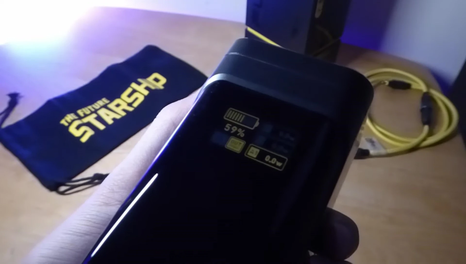 LCD screen showing battery percentage and charging speed indicators