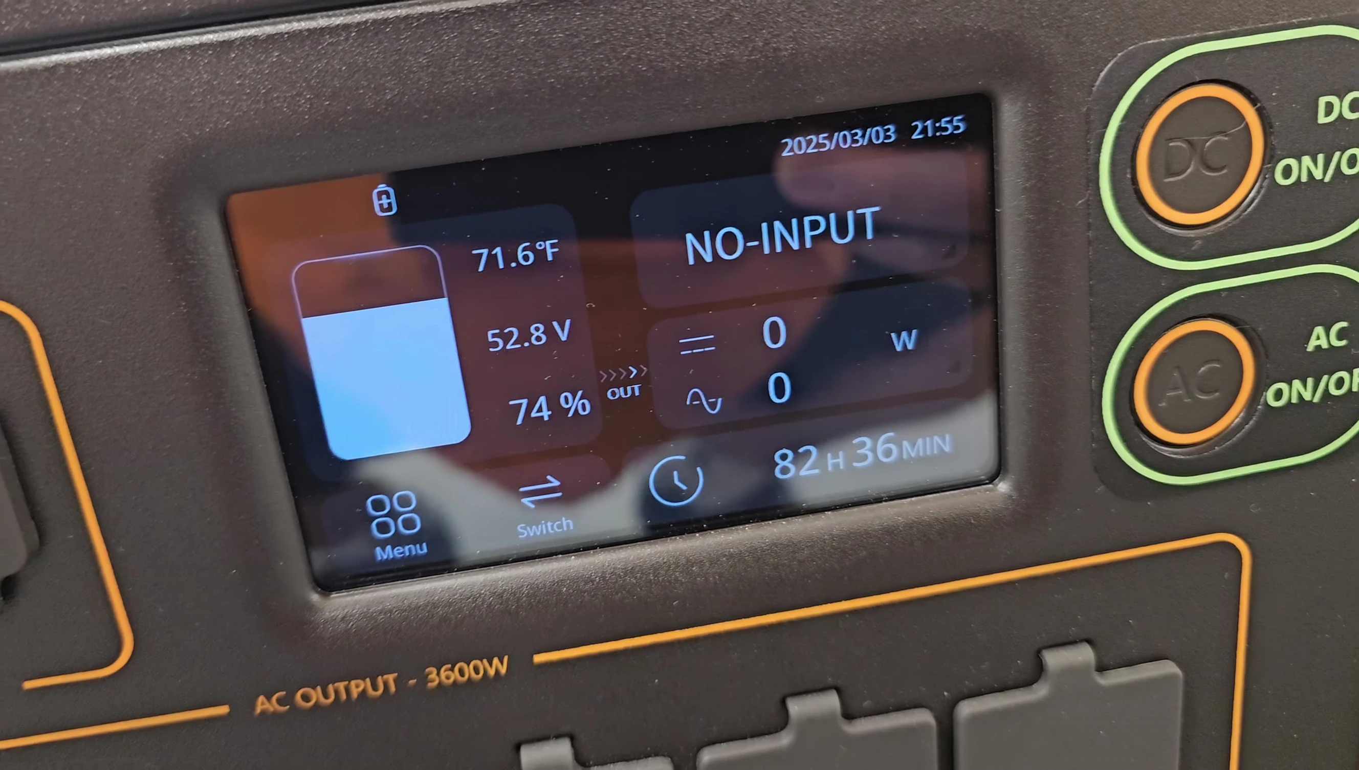 The power station with the additional battery connected, showing increased capacity.