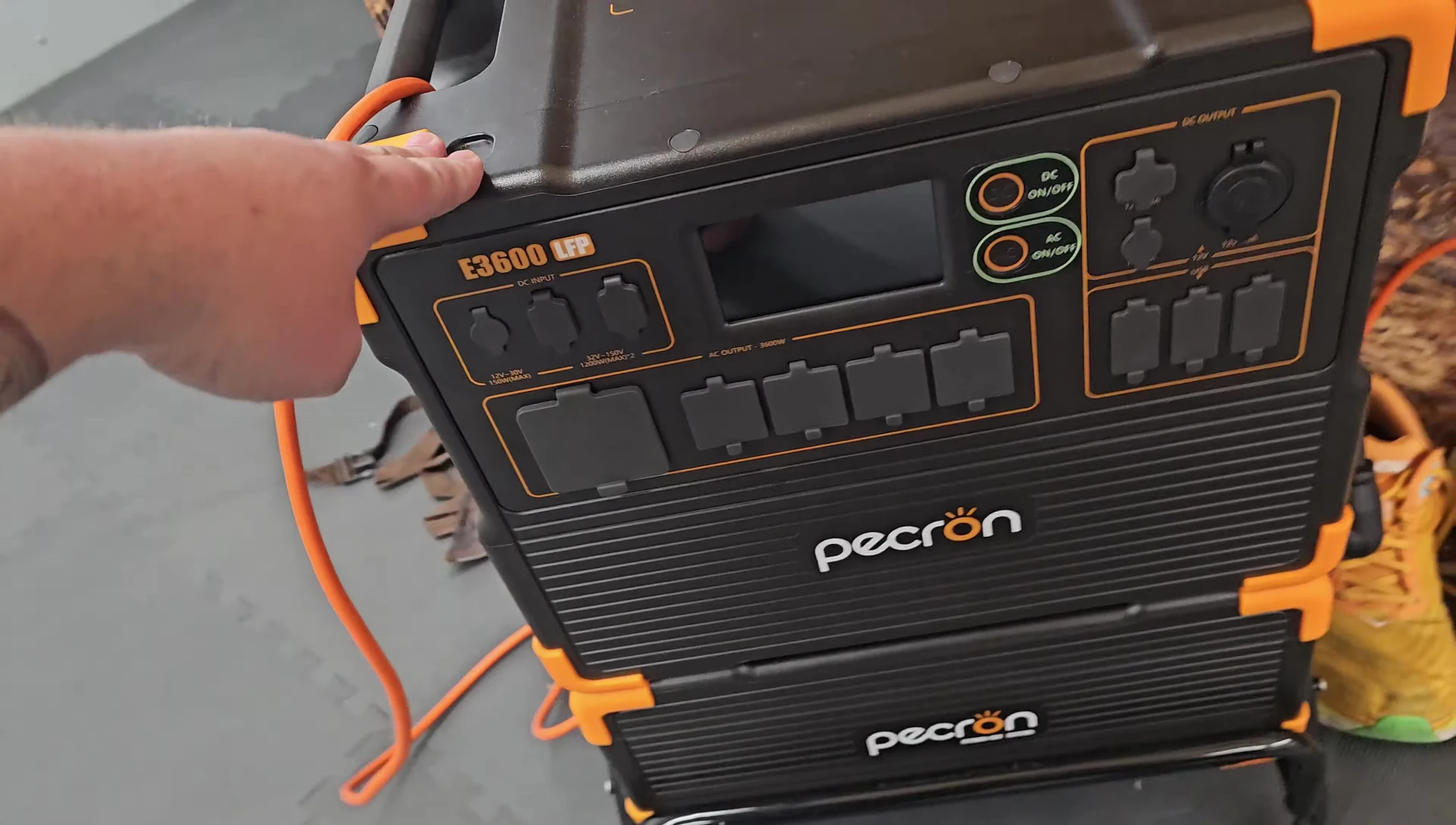 Overview of the Pecron E3600LFP's ports and features.