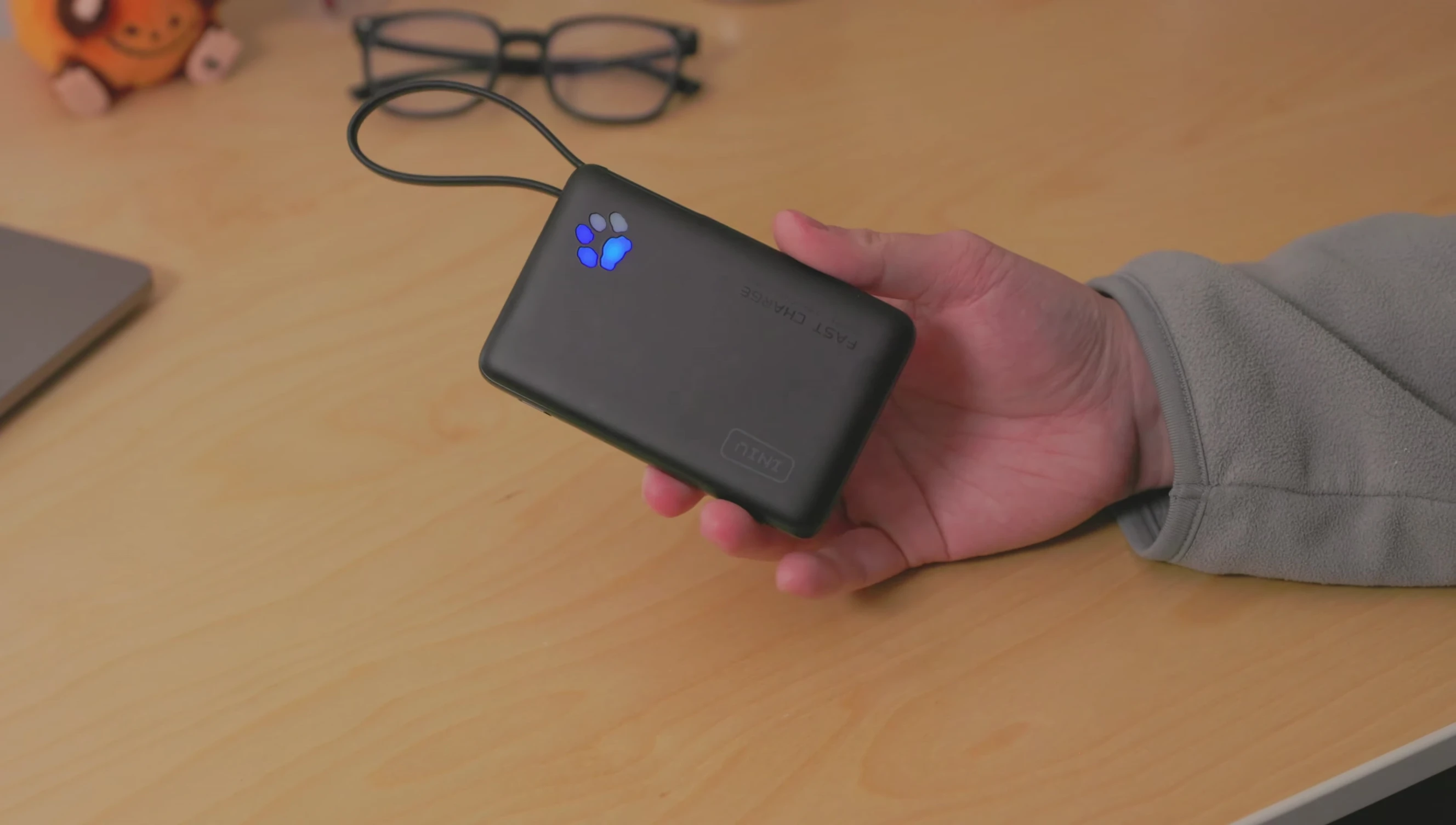 Overview of the INIU P41L-E1 power bank, highlighting its ports and features.