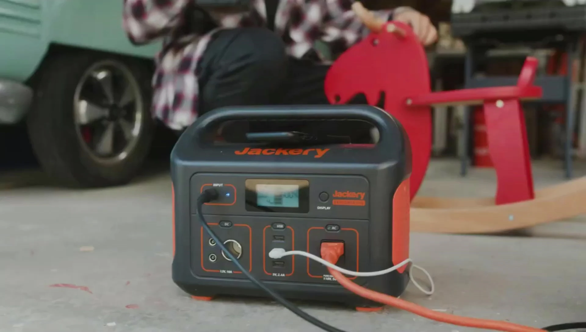Jackery Explorer 500 flashlight