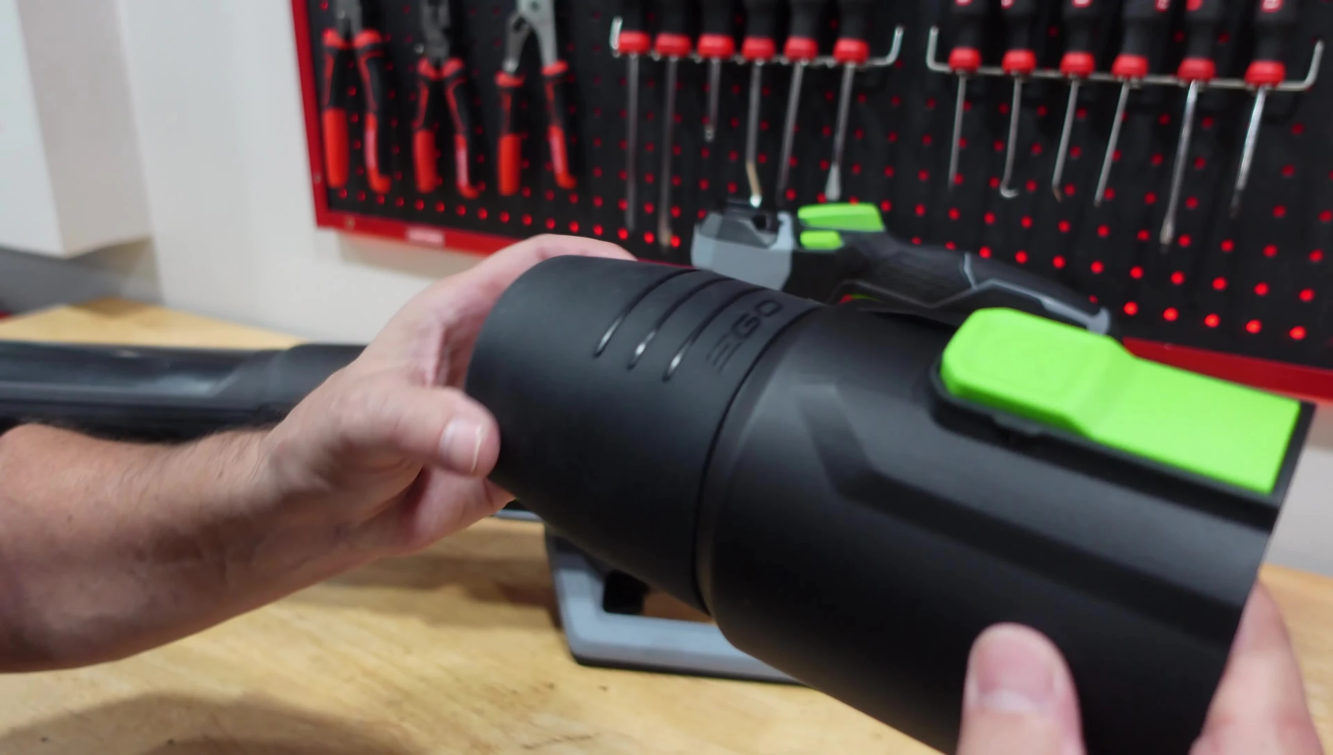 Close-up of the short nozzle design and features.