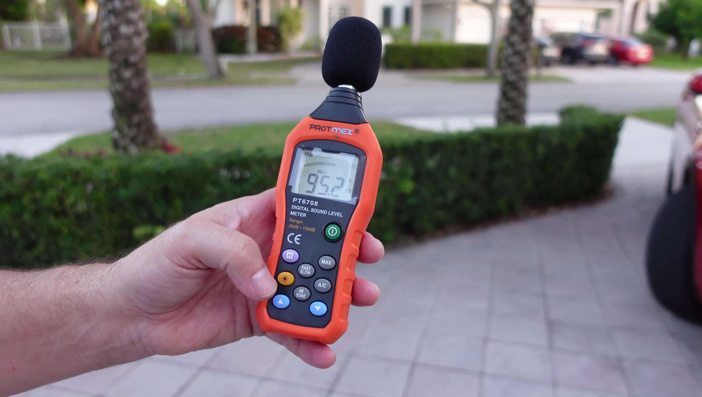 Measuring noise level with decibel meter on high power