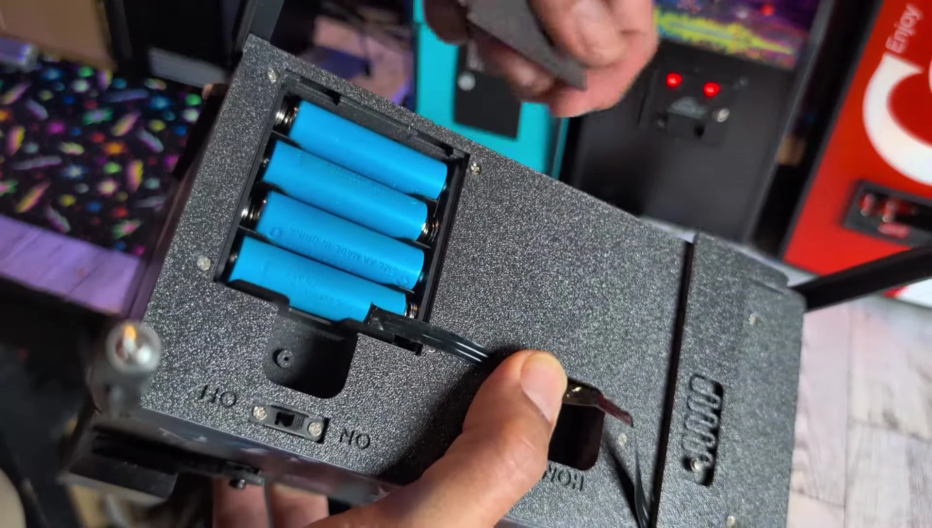 Closing the battery compartment with the adapter installed.