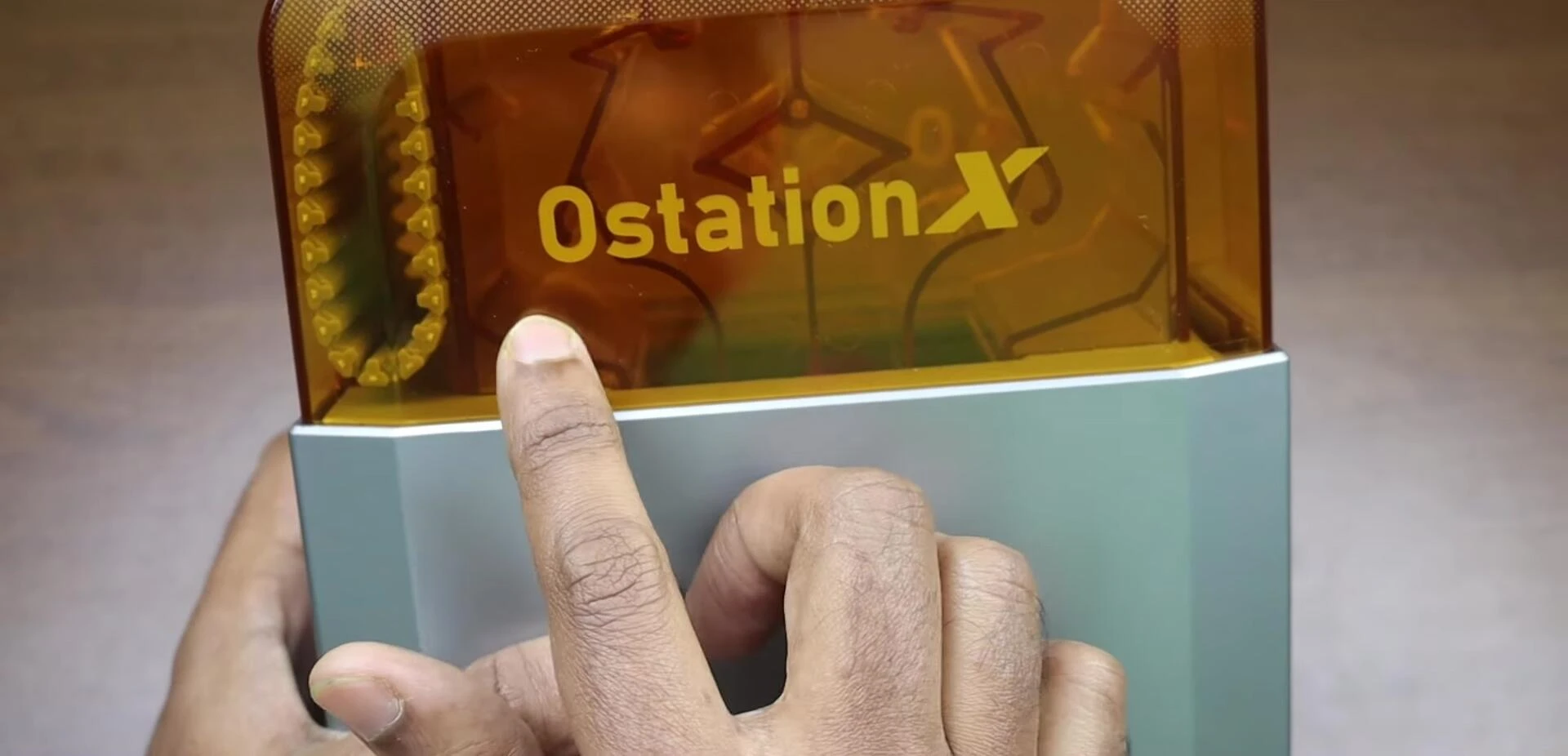 Removing the top compartment of Olight Ostation X