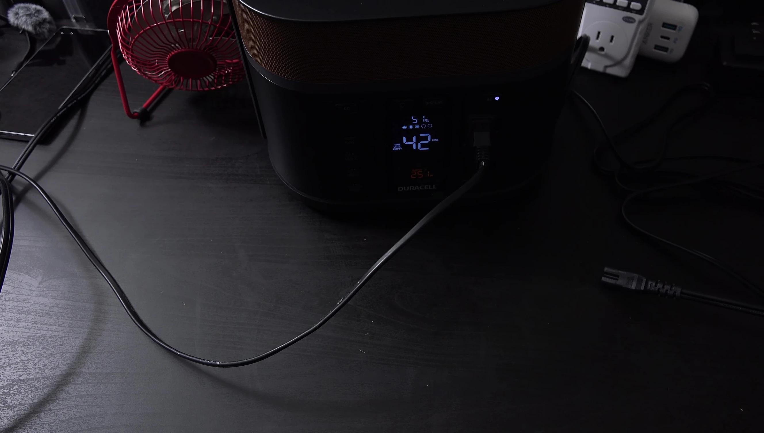 The Duracell G350 powering a light.