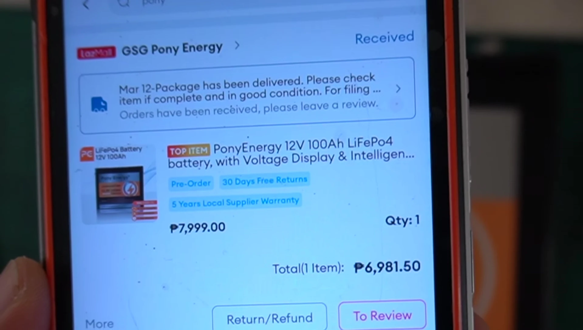 Close-up shot of the battery showing conflicting labels.