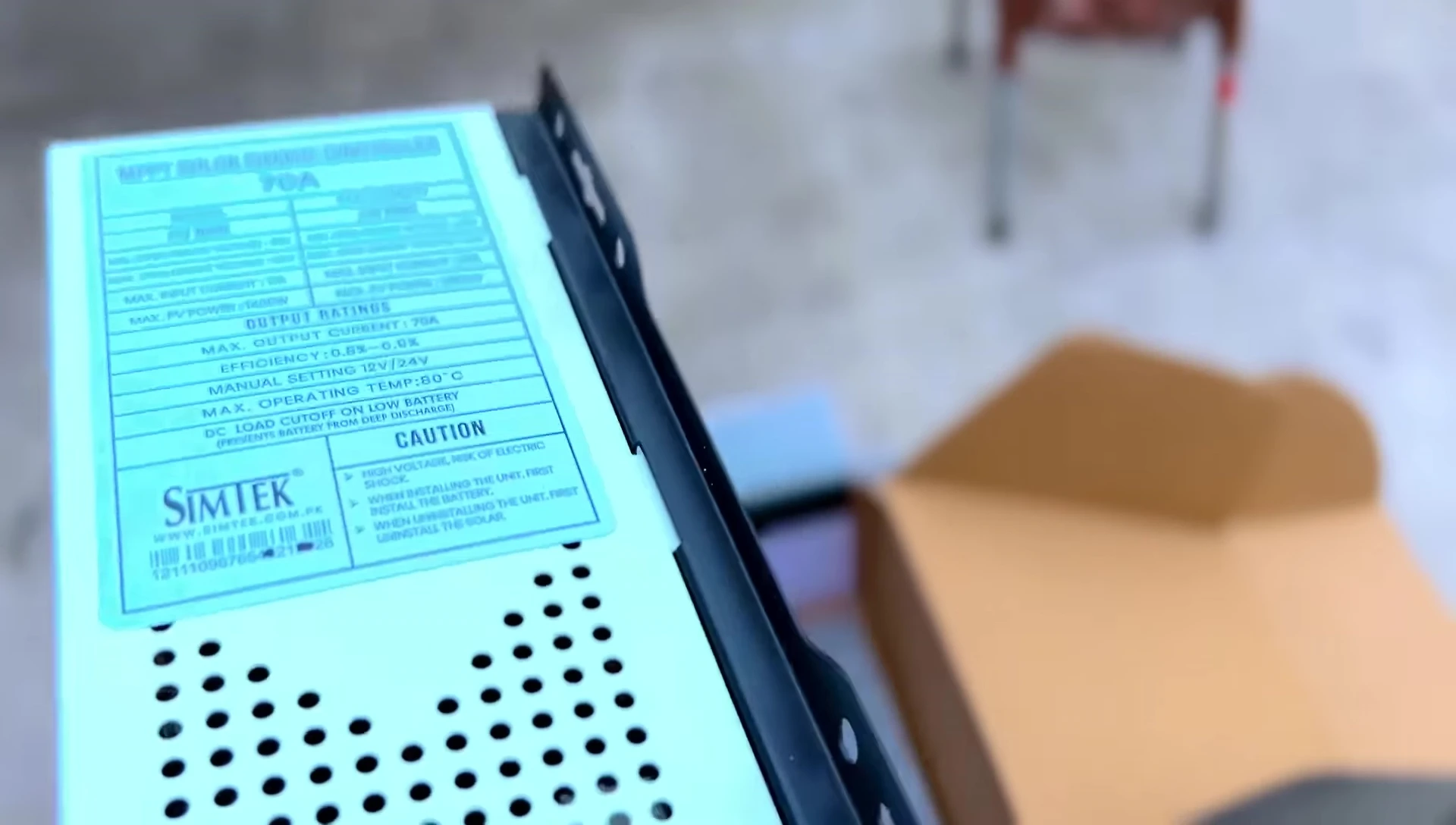 Controller specifications highlighting 12V/24V support and amperage