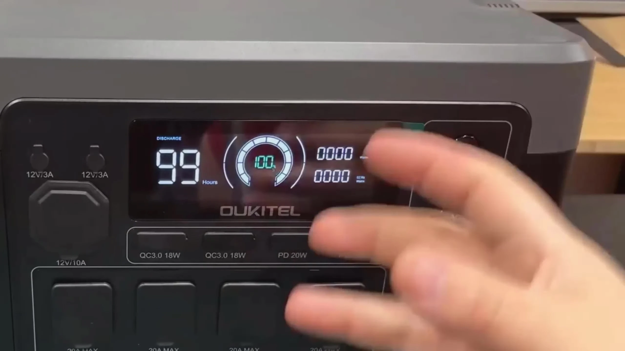 Screen displaying the battery capacity and other key information.