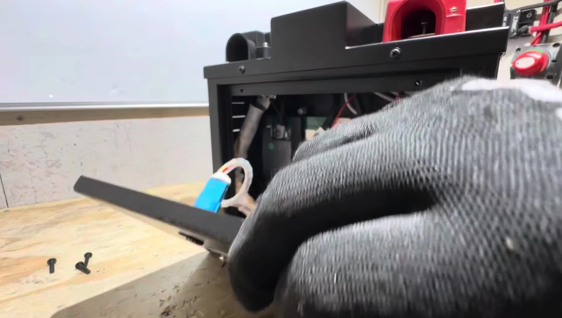 BMS visible after removing the side cover.
