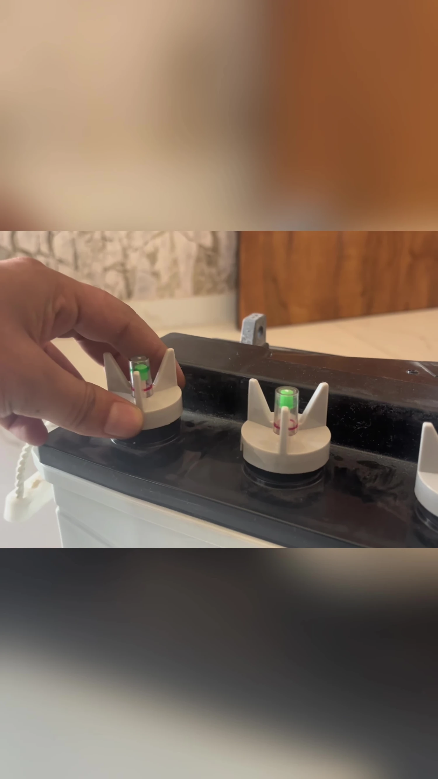 Display showcasing Eco and UPS modes