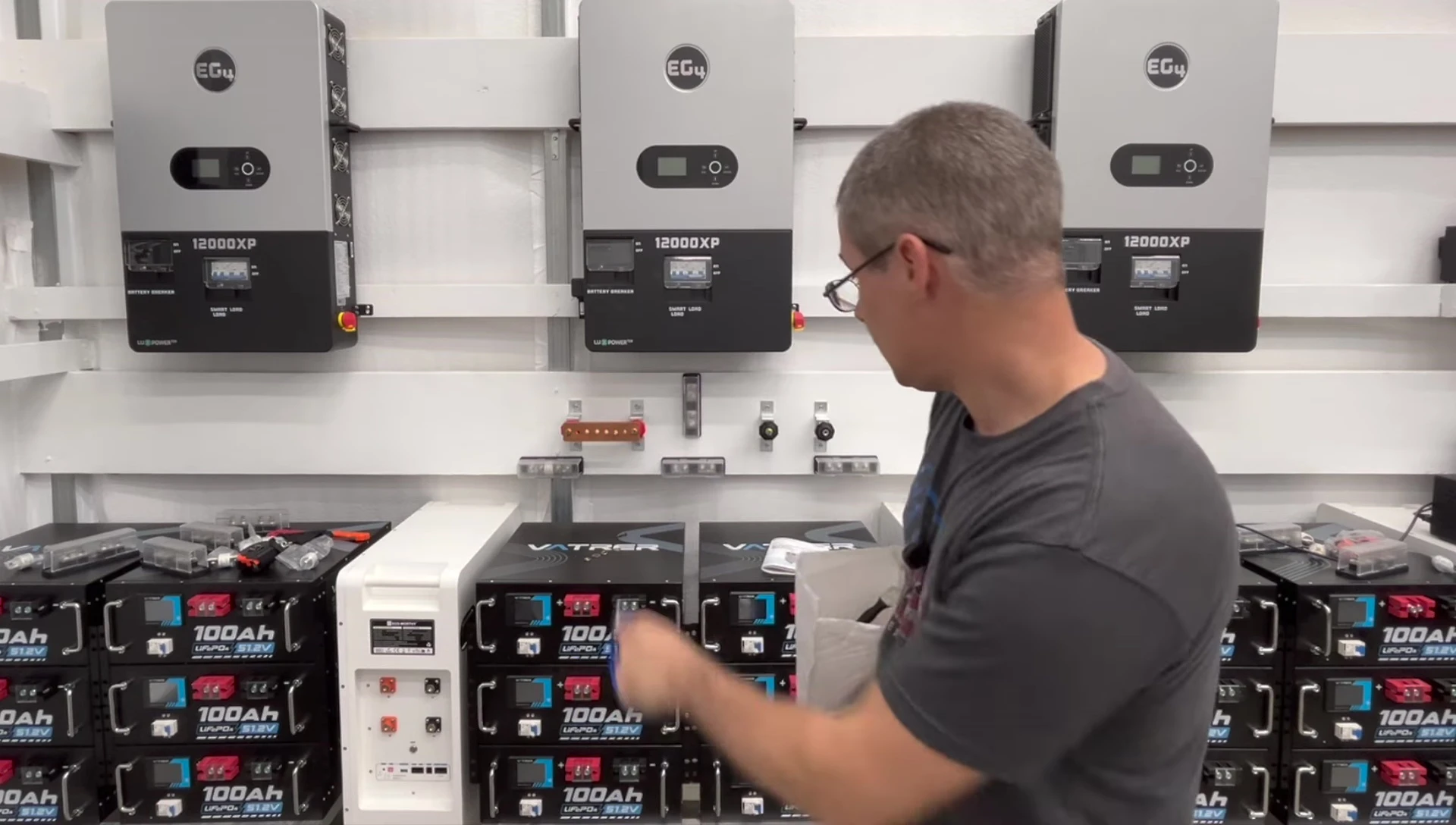 The reviewer preparing to connect the battery