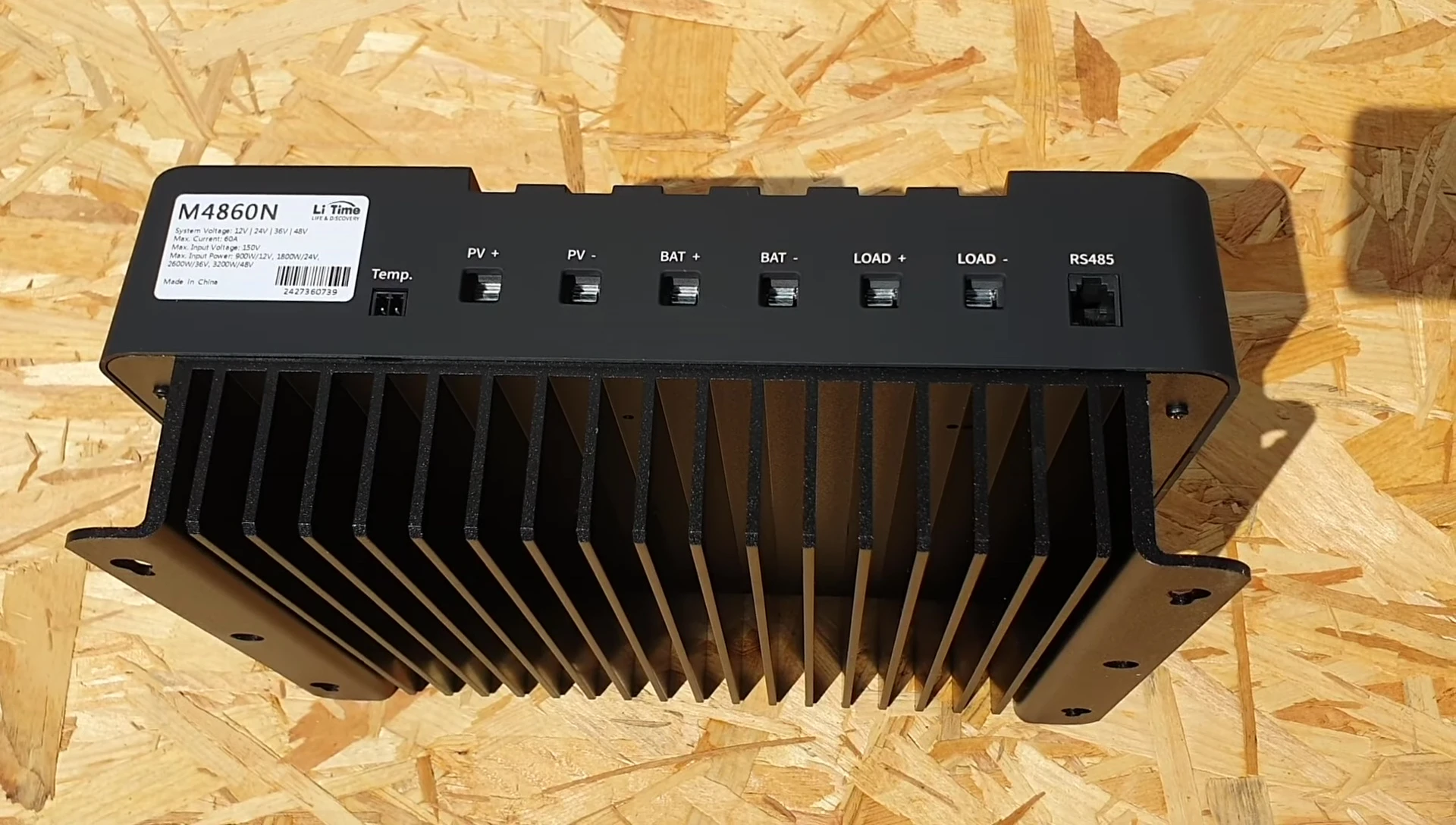 Screenshot showing contents of the box, including mounts and connectors