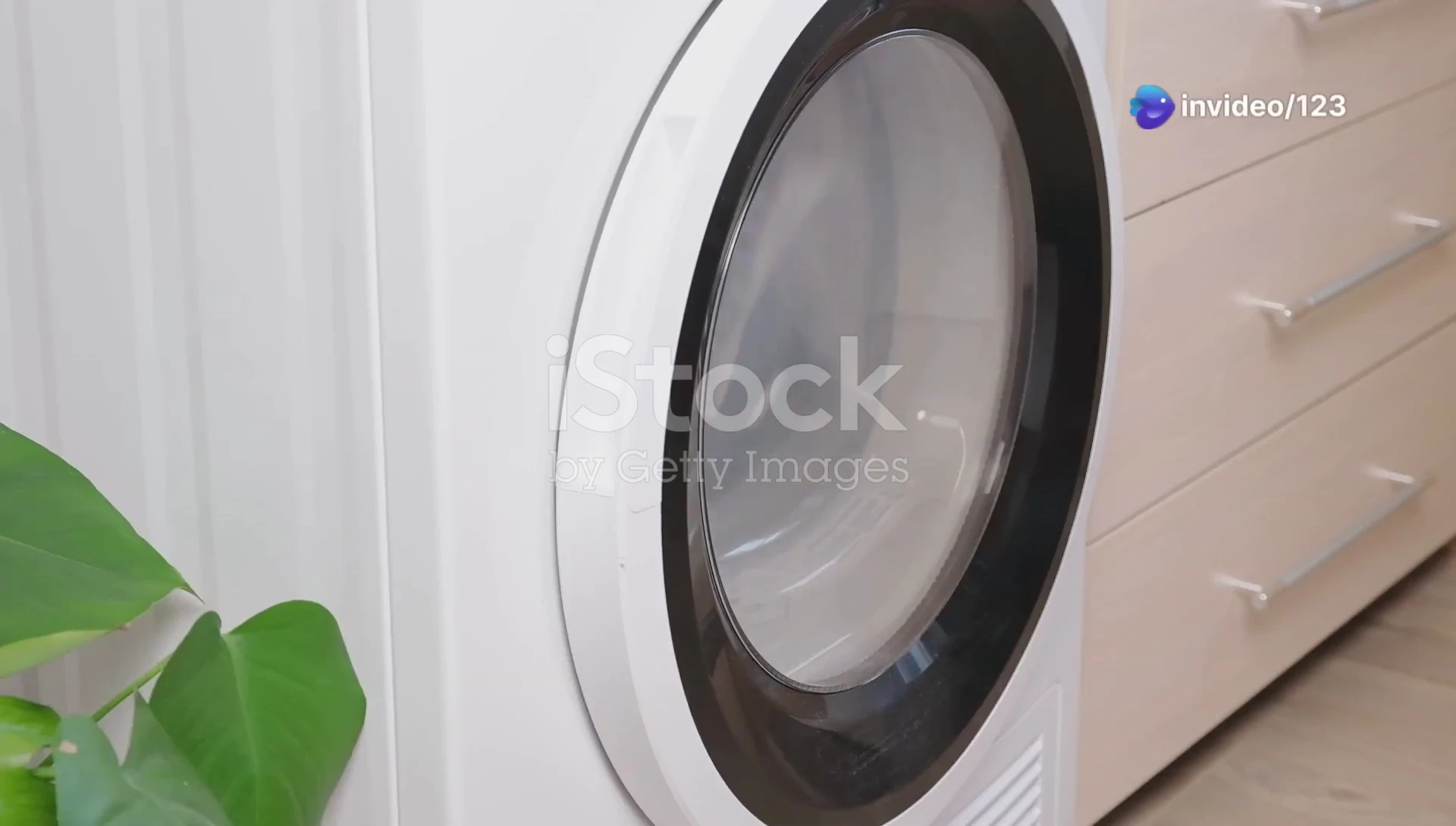 Shot of the Bosch Serie 8 washing machine.