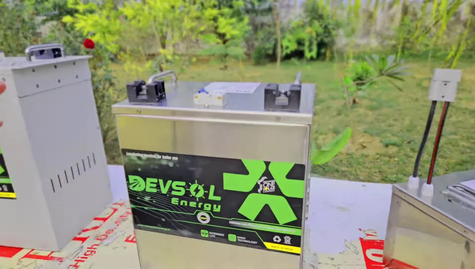 The 24V lithium battery shown in the video.