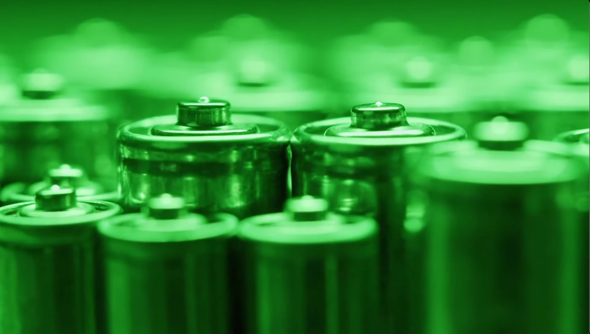 Chart illustrating the lifespan difference between Lithium and Gel batteries in cycles.