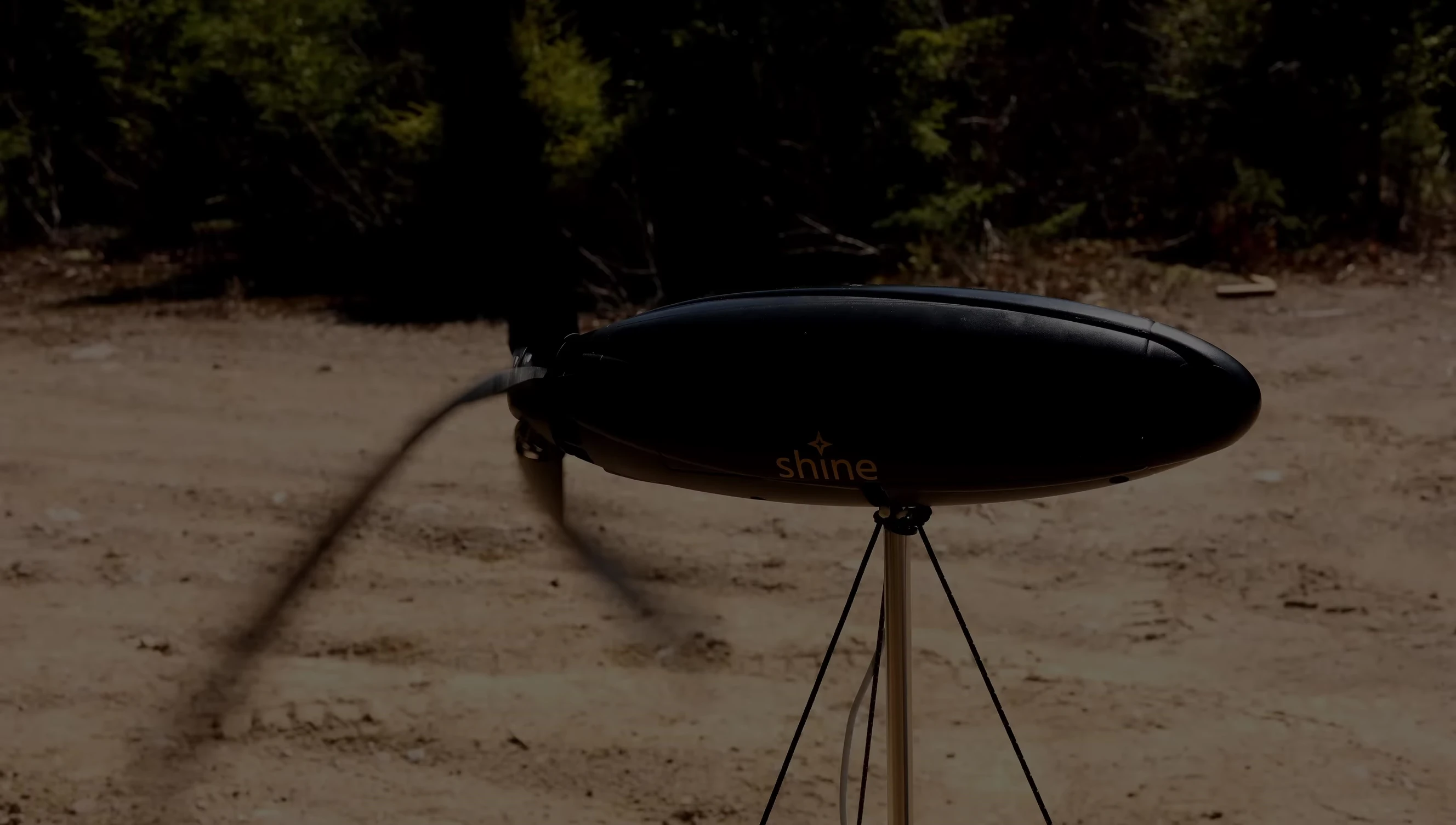 Confirmation of the turbine's built-in 12000mAh battery.