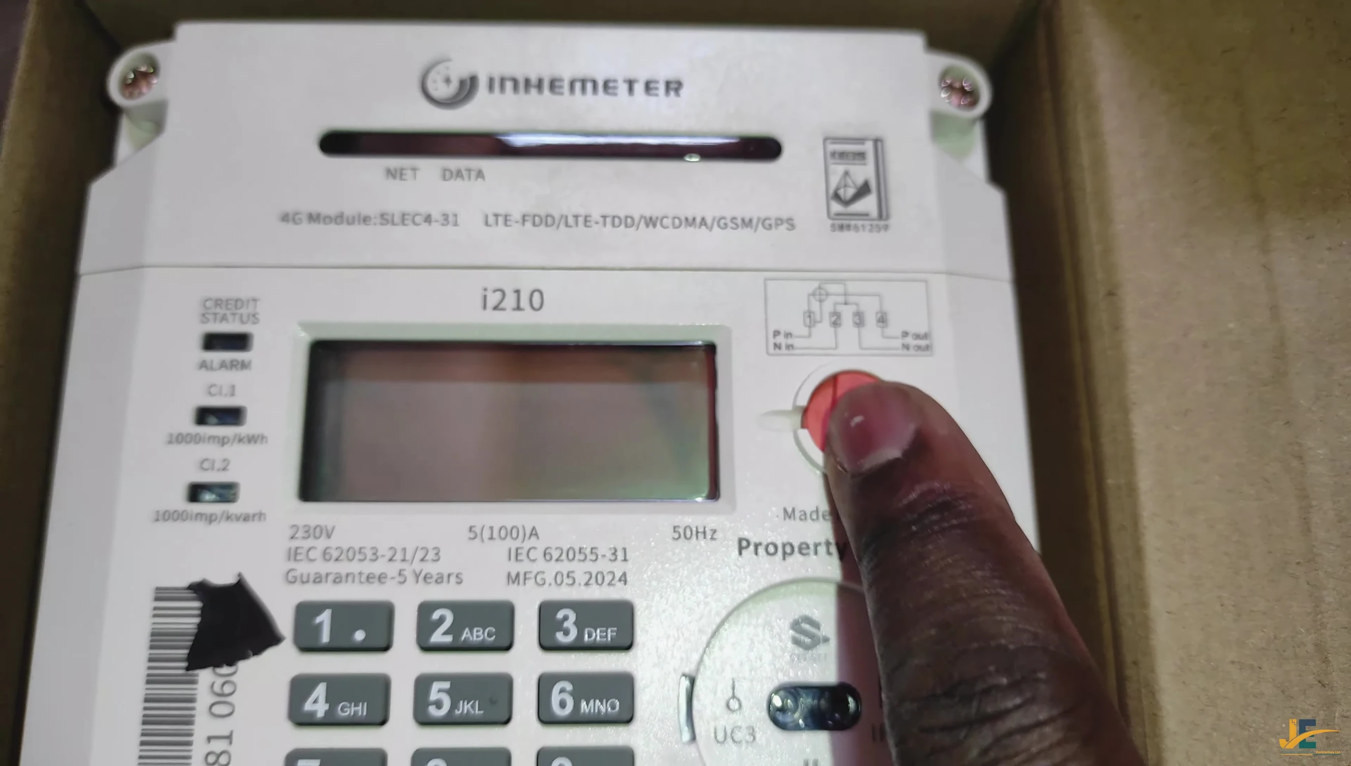 Diagram or image showing the physical separation between the MCU and CIU in a keypad split meter.