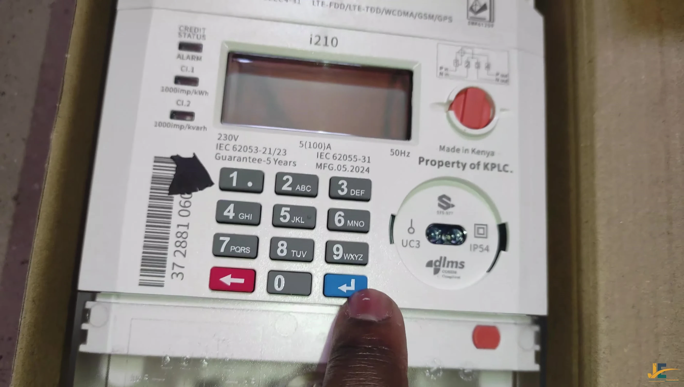 A screenshot showing the real-time energy monitoring feature on the meter's display.