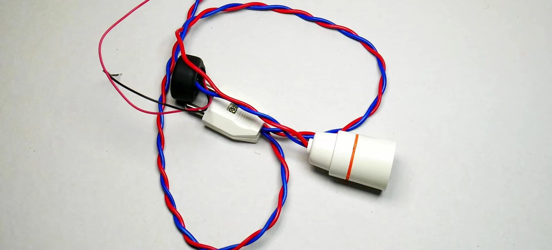 Detailed view of connections to the PZEM-004T