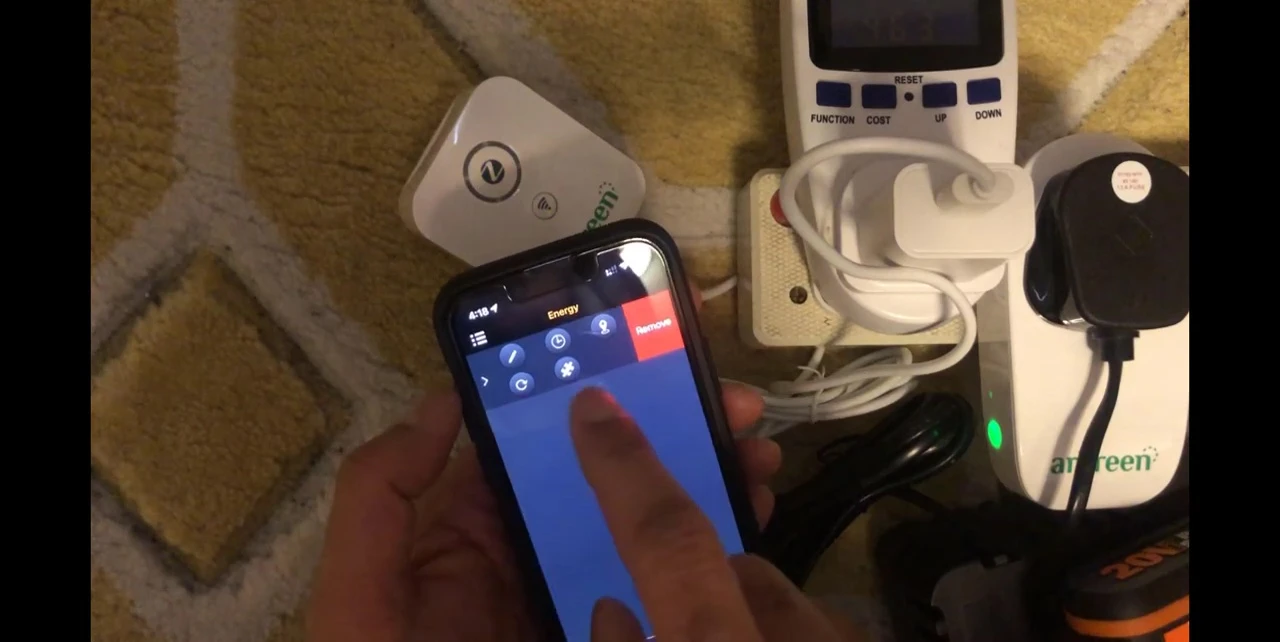 Screenshot showing the app's device naming and icon selection options.