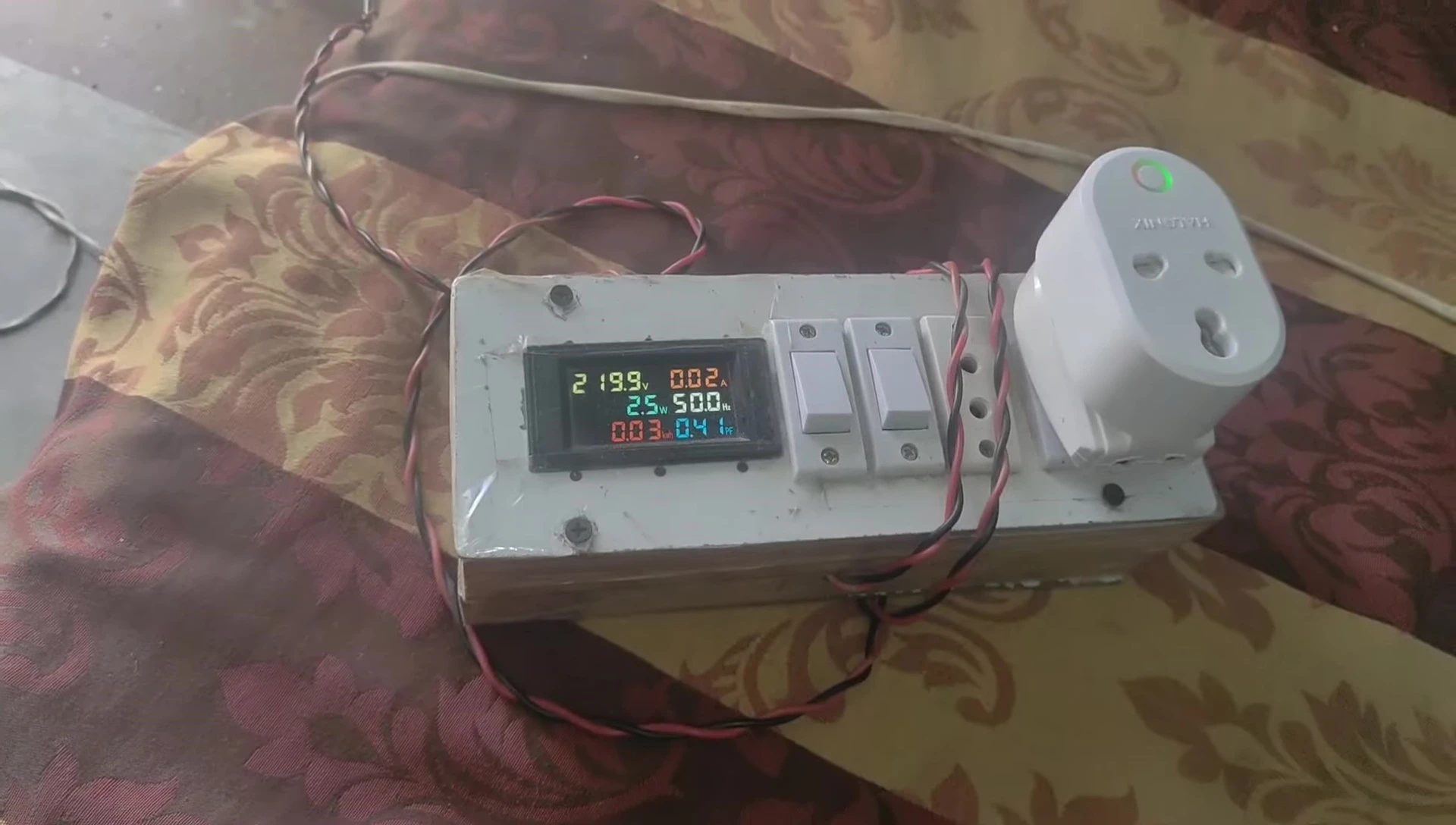 Comparison of readings from Halonix smart plug and standard energy meter during fan operation.