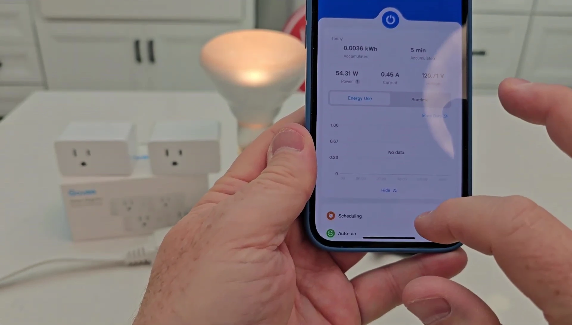 App interface highlighting the auto on/off scheduling function