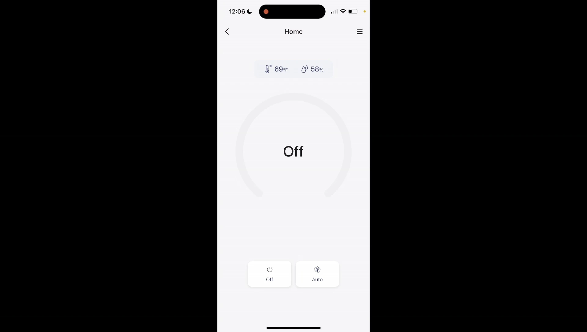 The app interface showing temperature and scheduling options.