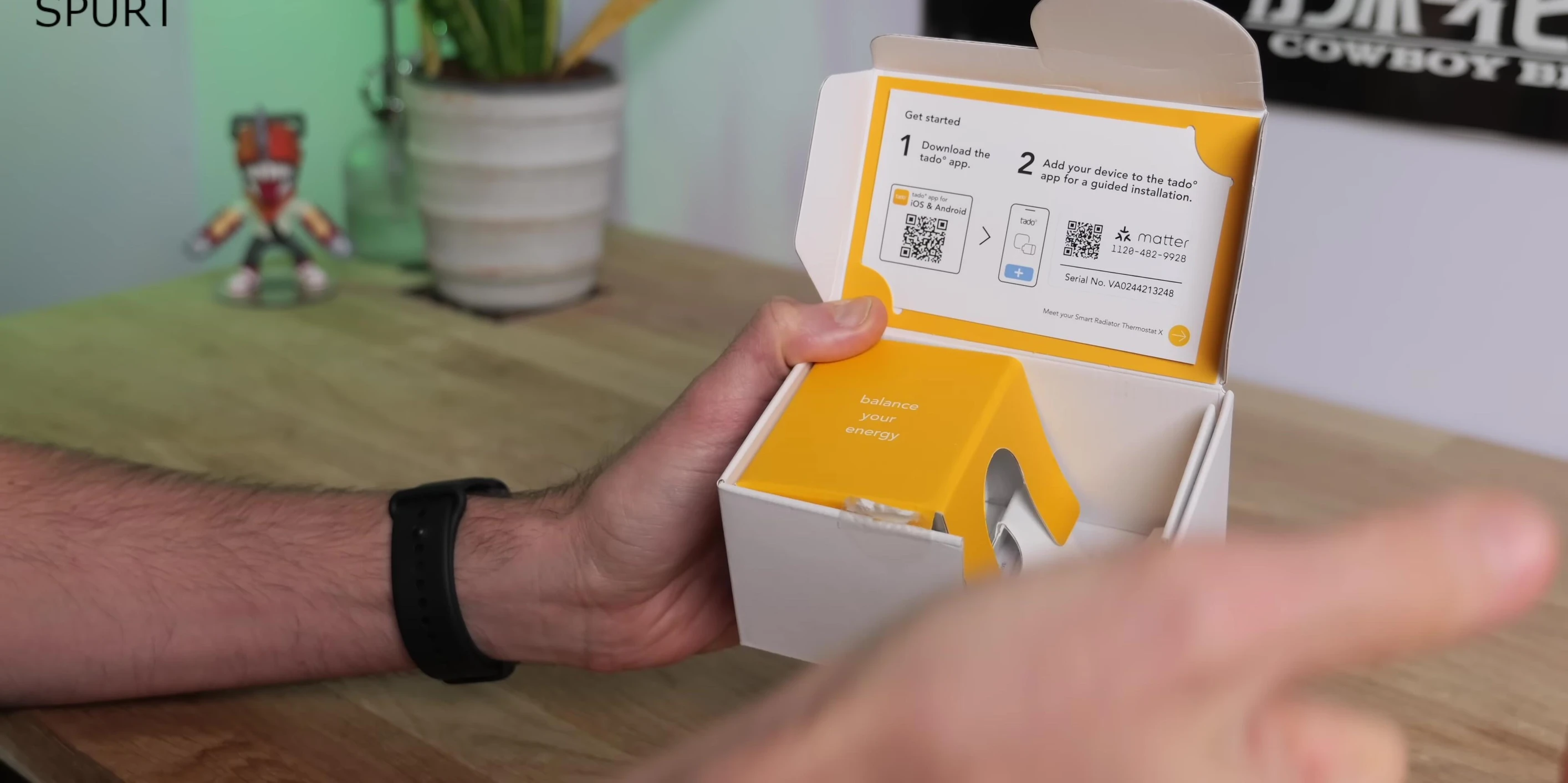 Removing the Tado X valve from the box