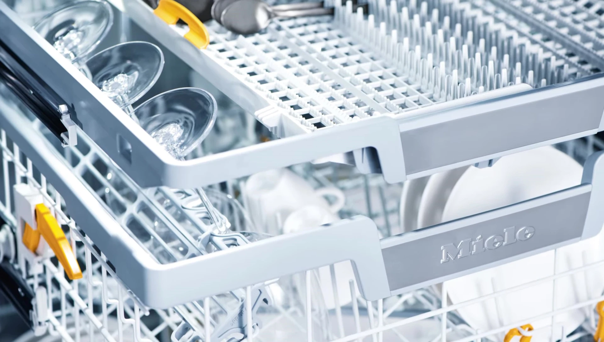 Interior of the MA G50008 dishwasher showing flexine baskets and adjustable rack
