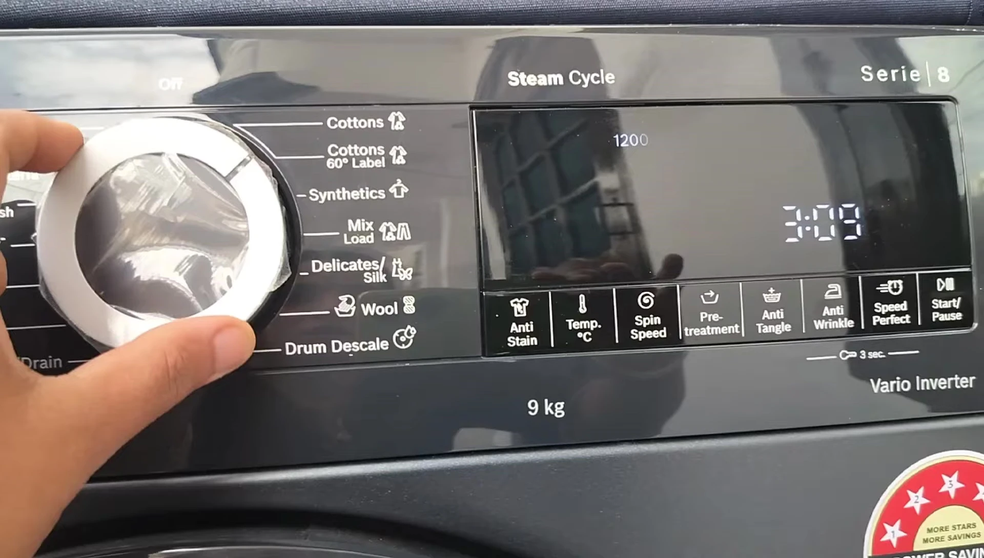 Screen showing different wash cycle options (synthetic, mix, delicates).