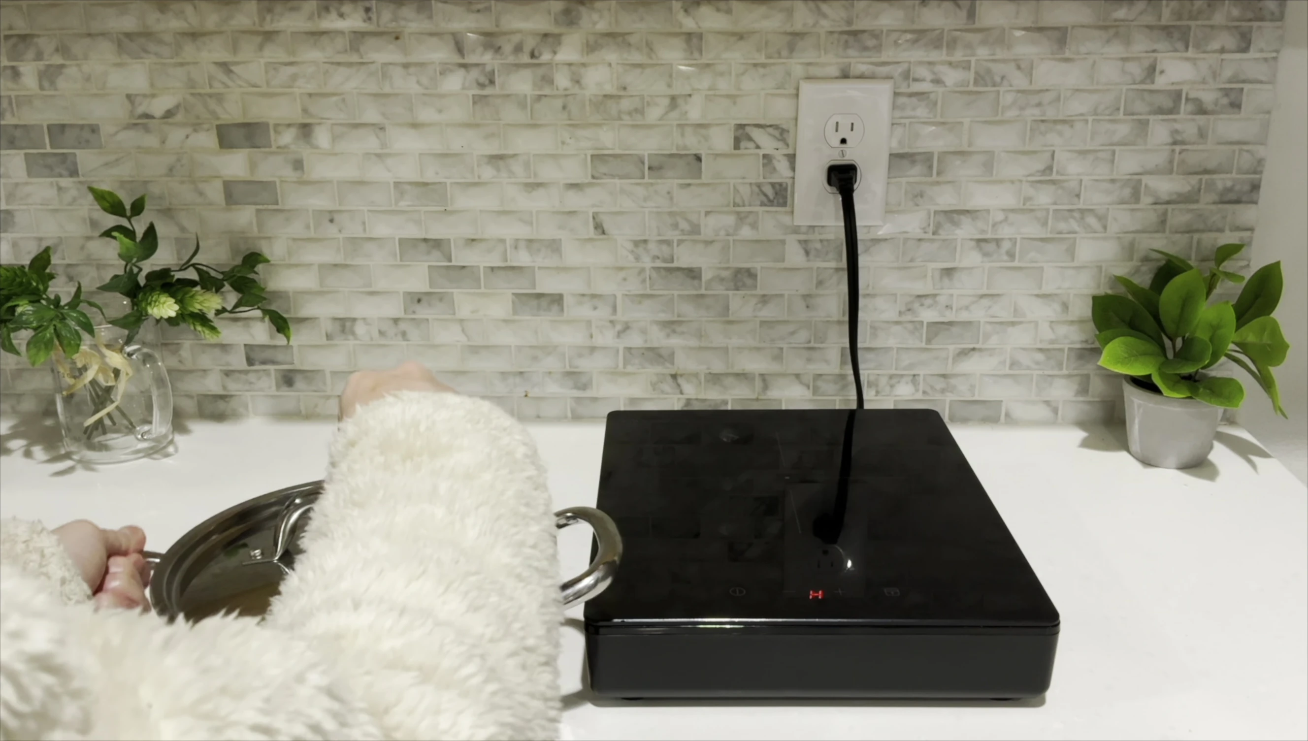 Image showing a comparison between the Tillreda and other induction cooktops