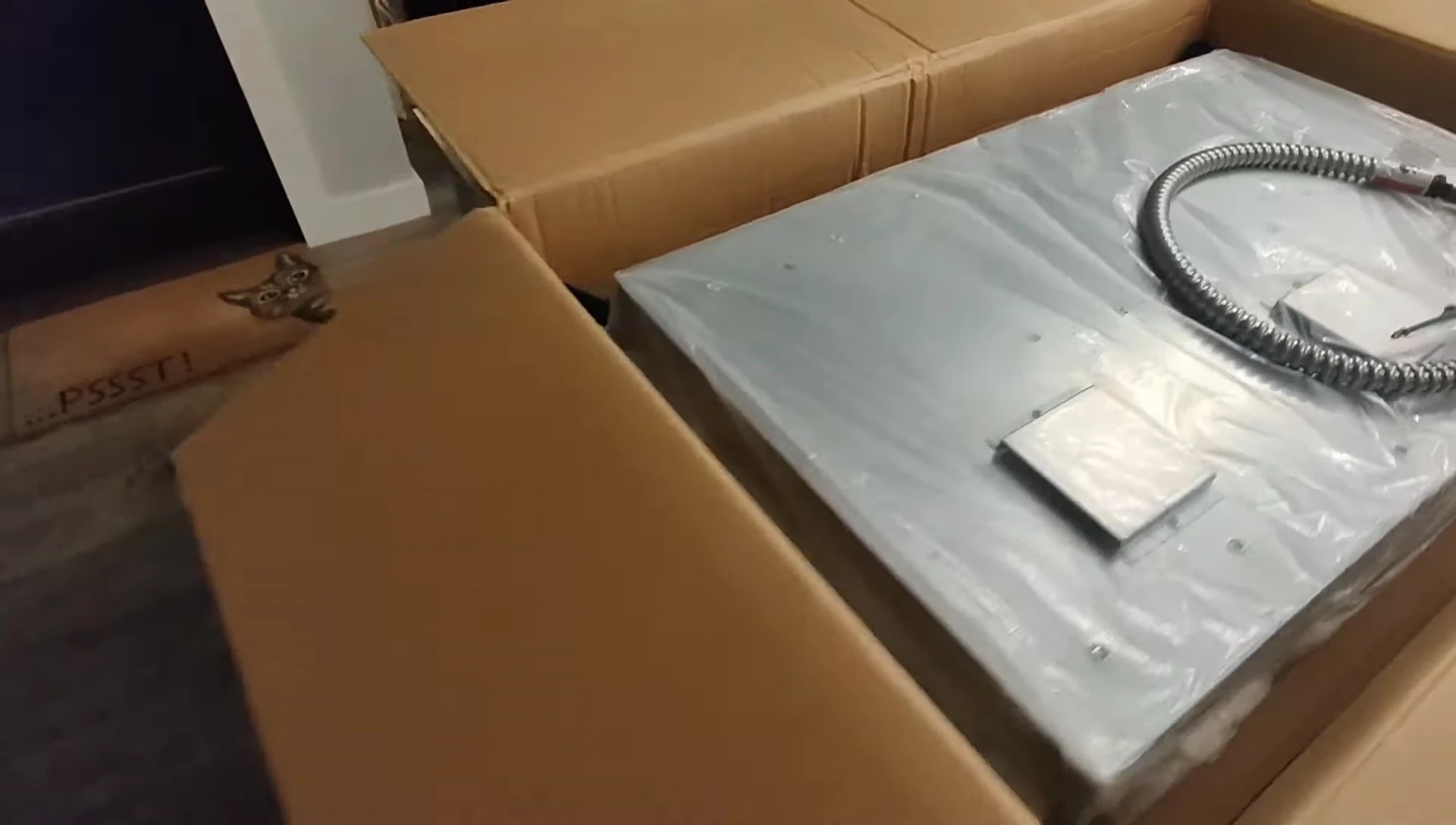 The AMZCHEF induction cooktop's packaging