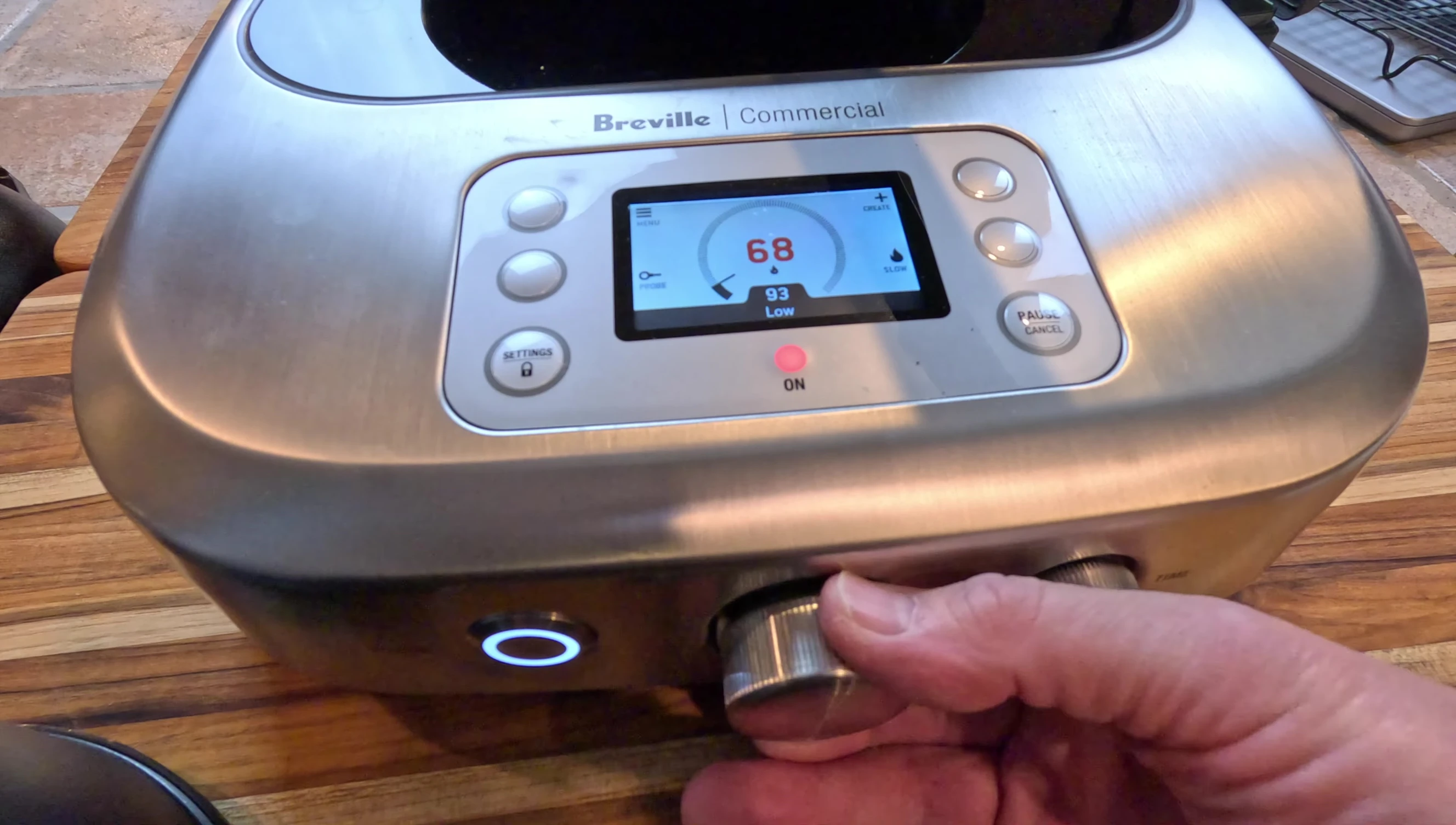 View of the pan temperature sensor in the middle of the induction burner.