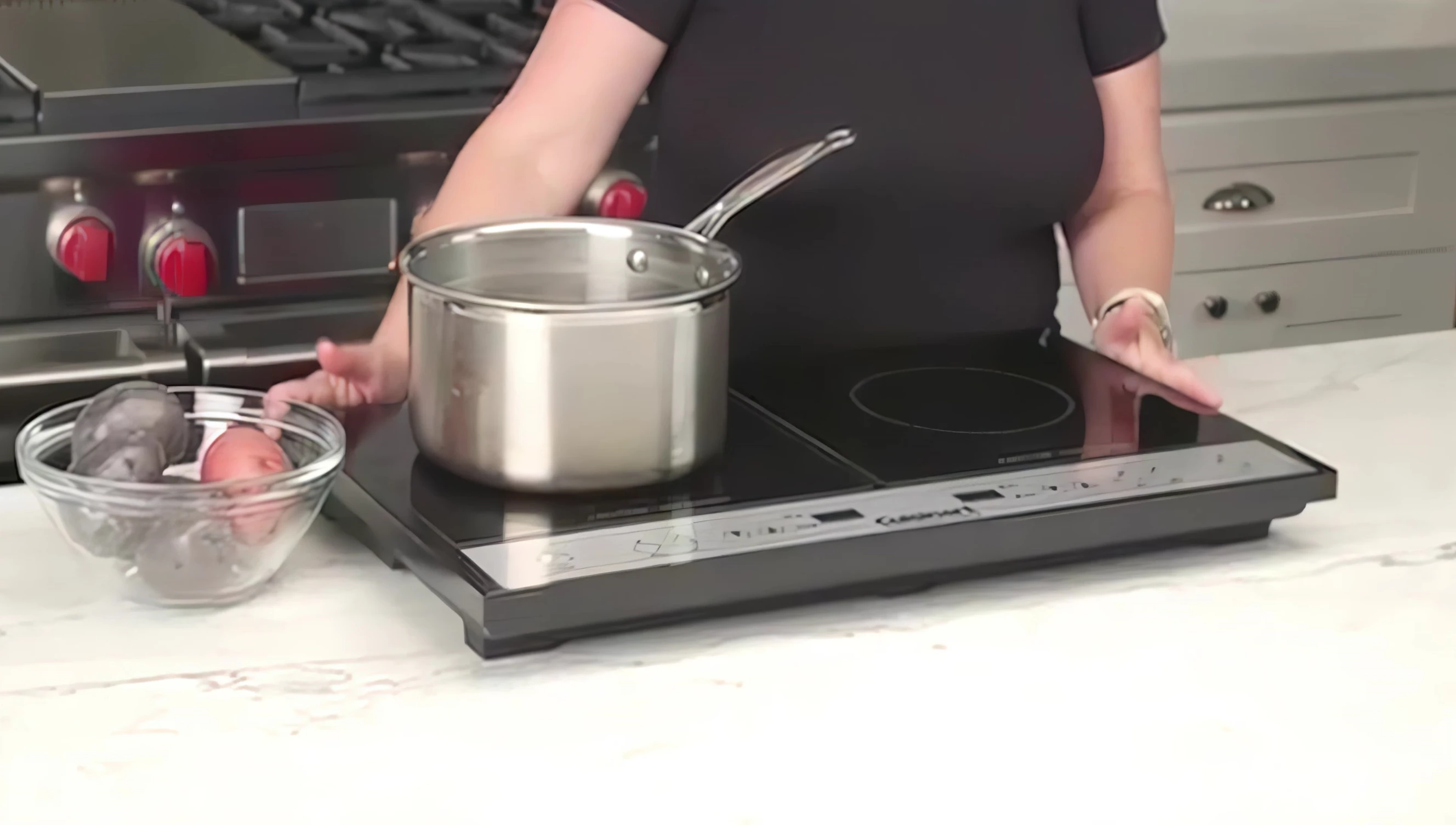 Cuisinart CI60's dual burners
