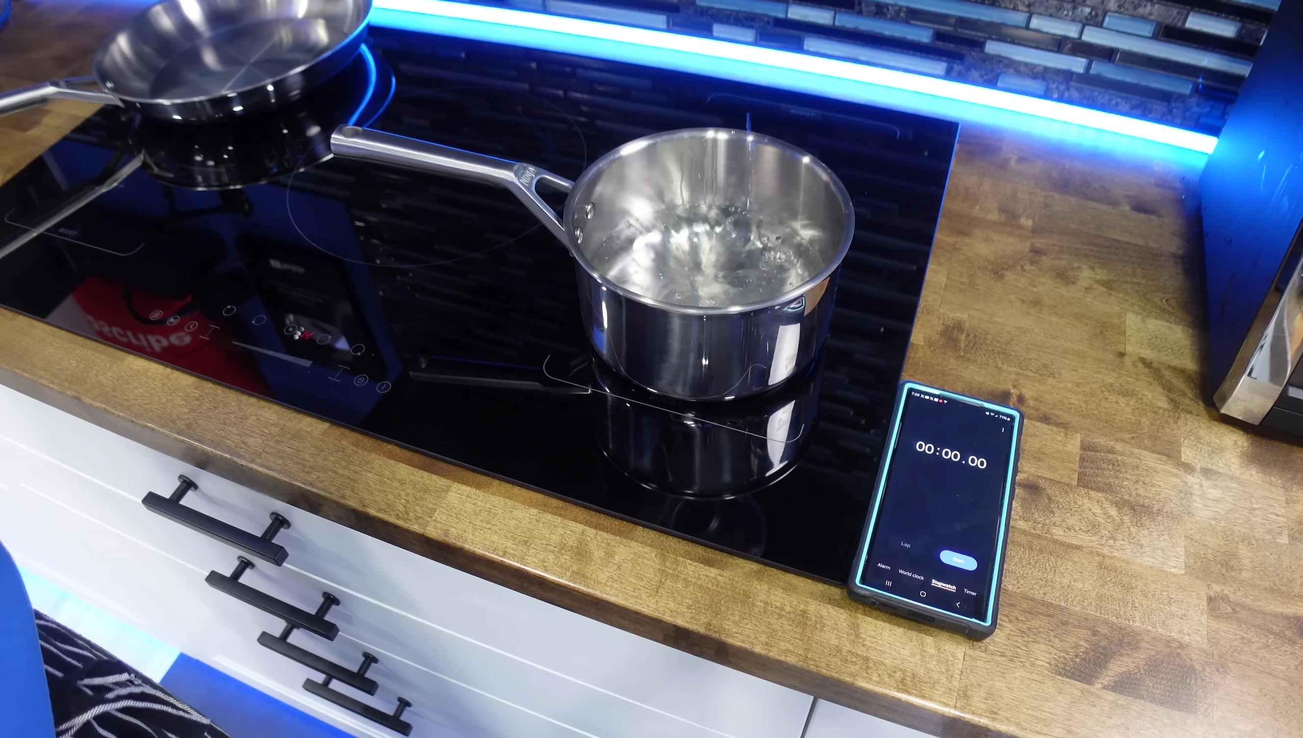 Boiling water test on the EMPAVA cooktop.