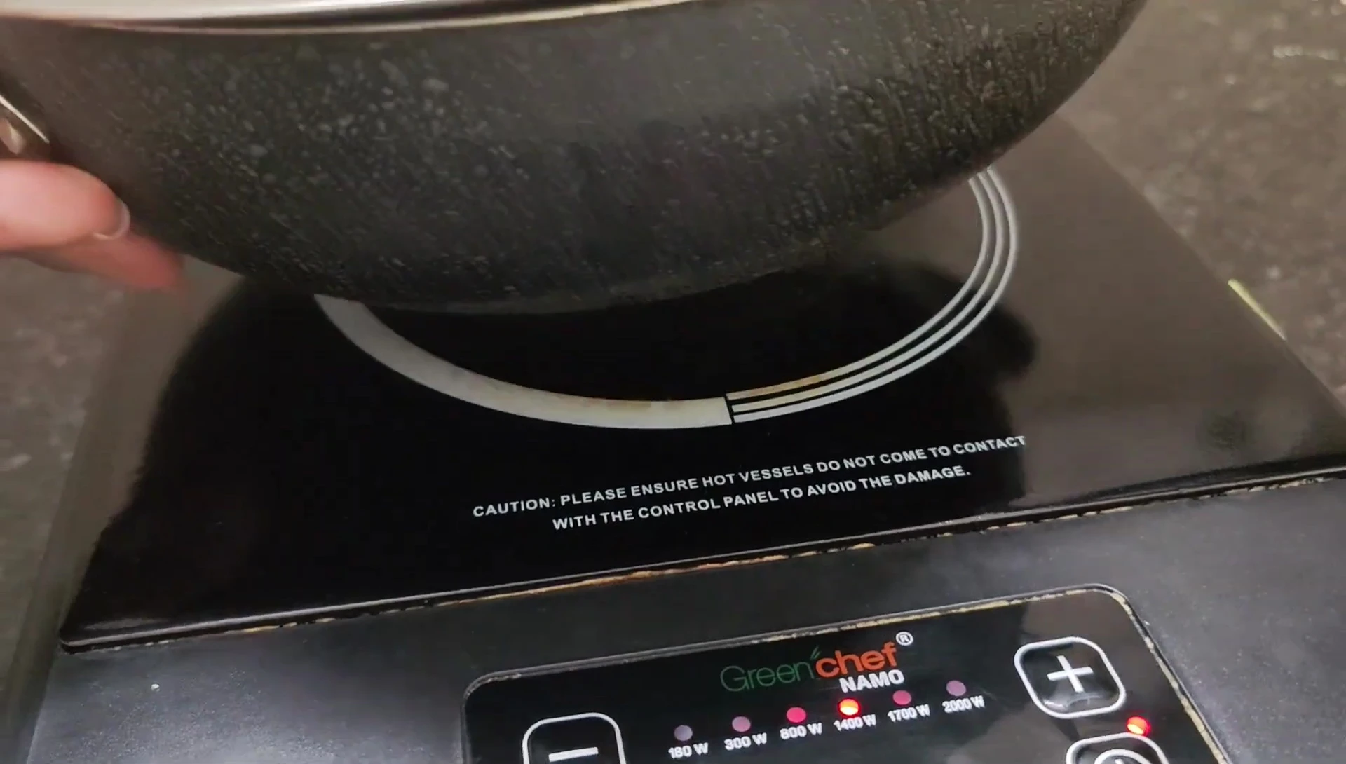 Shot demonstrating the cooktop's power saving function.