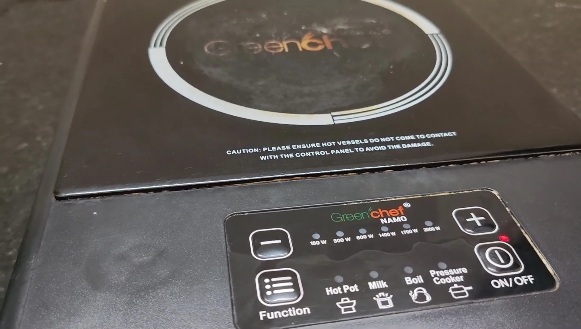 A final shot of the cooktop, summarizing the review.
