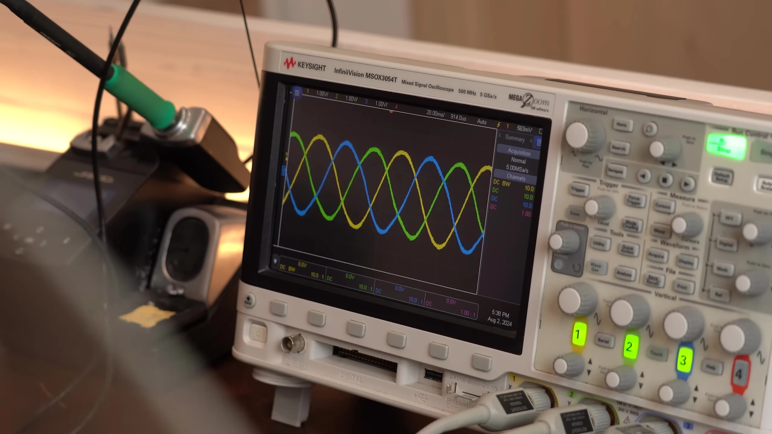 Oscilloscope displaying the three-phase AC voltage waveform.
