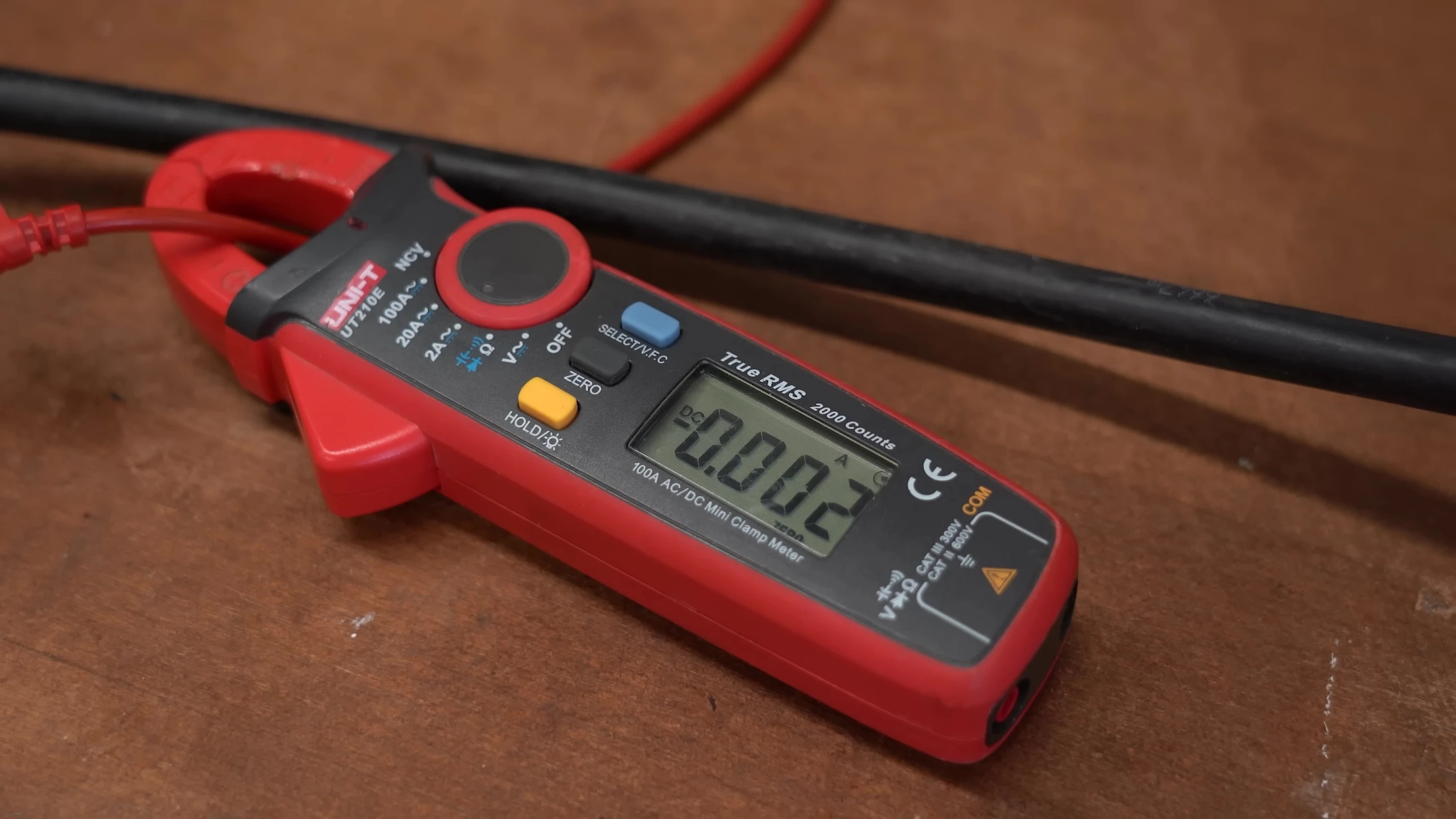 Ammeter showing minimal current flowing into the battery.