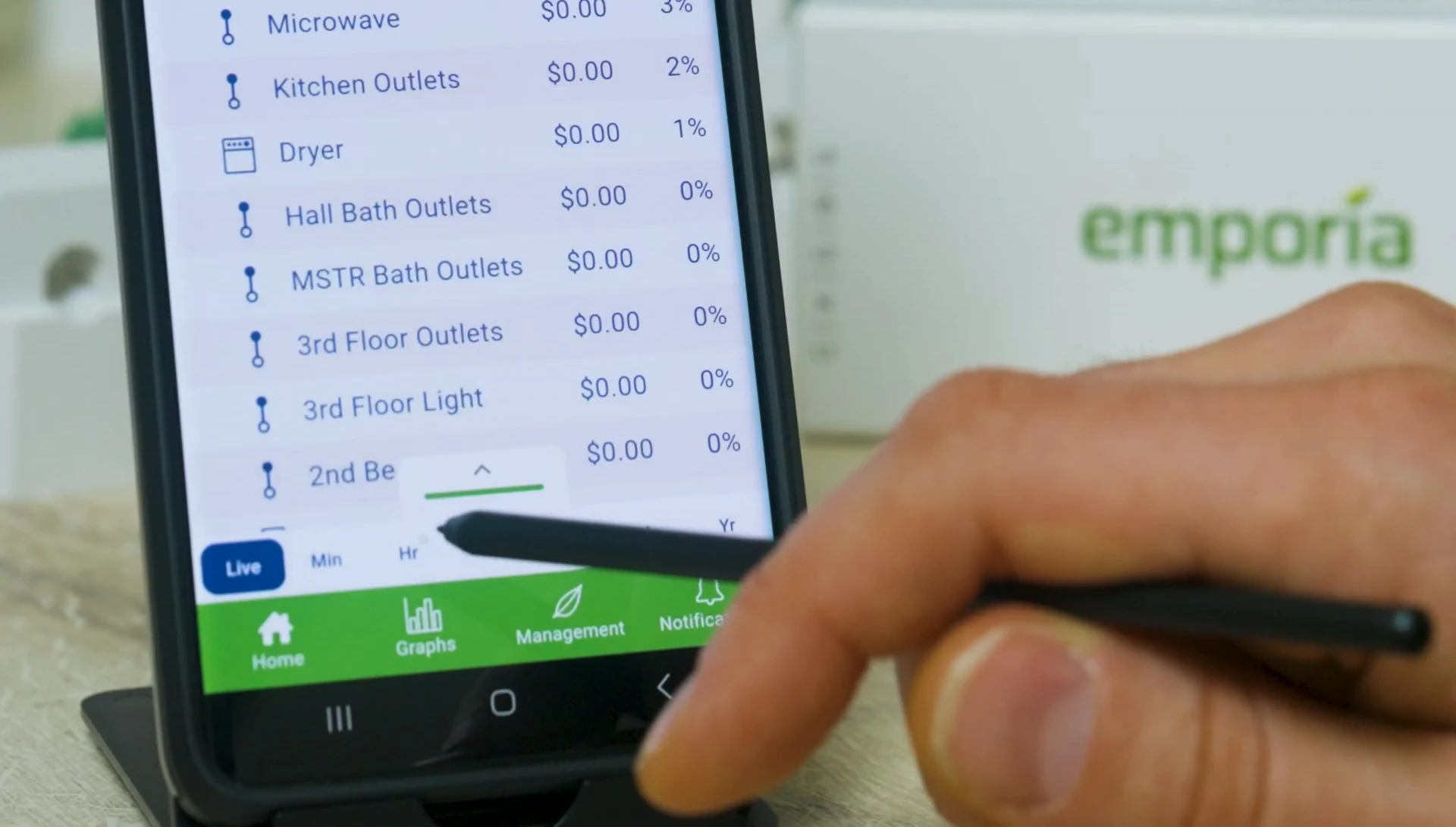 App interface showing hourly energy consumption
