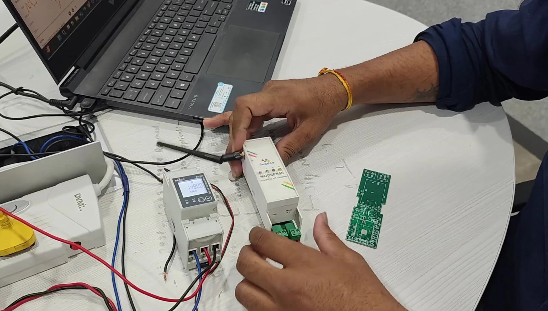 Screenshot showing the ESP32 microcontroller and connections