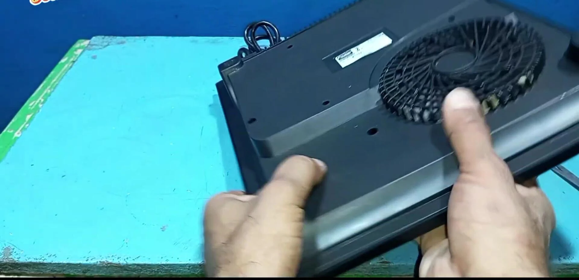 Plastic body and stand of the cooktop.
