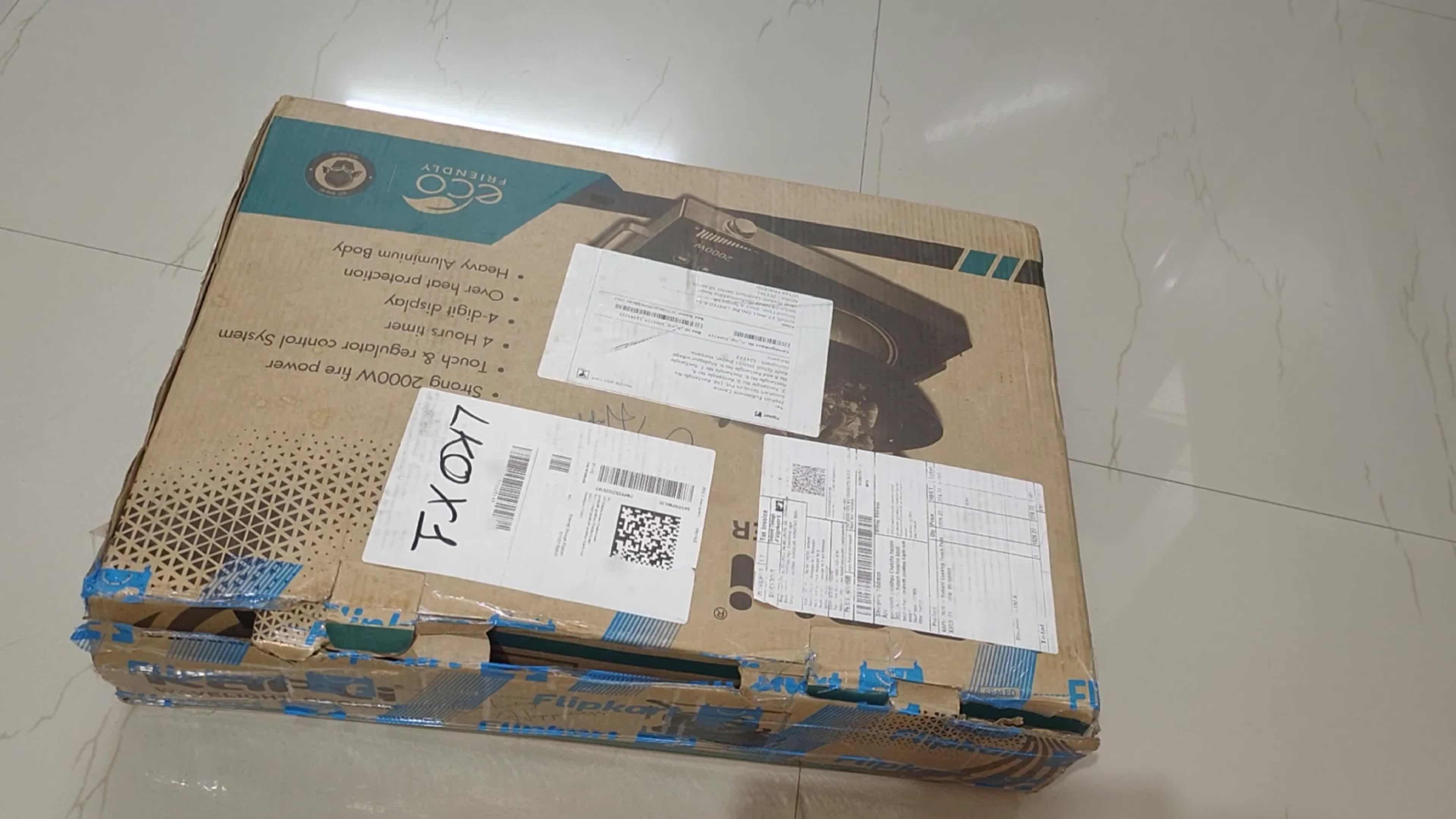 Opening the box containing the Kapli cooktop.