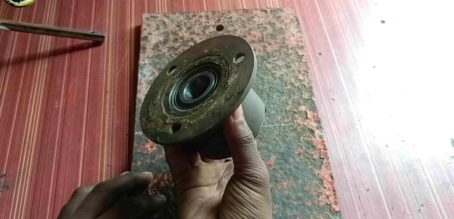 Bearing assembly for easy assembly/disassembly