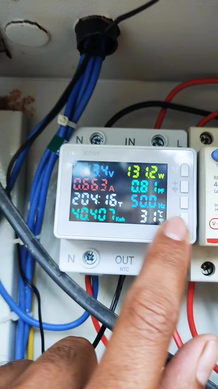Screenshot highlighting the internal relay component of the energy meter.