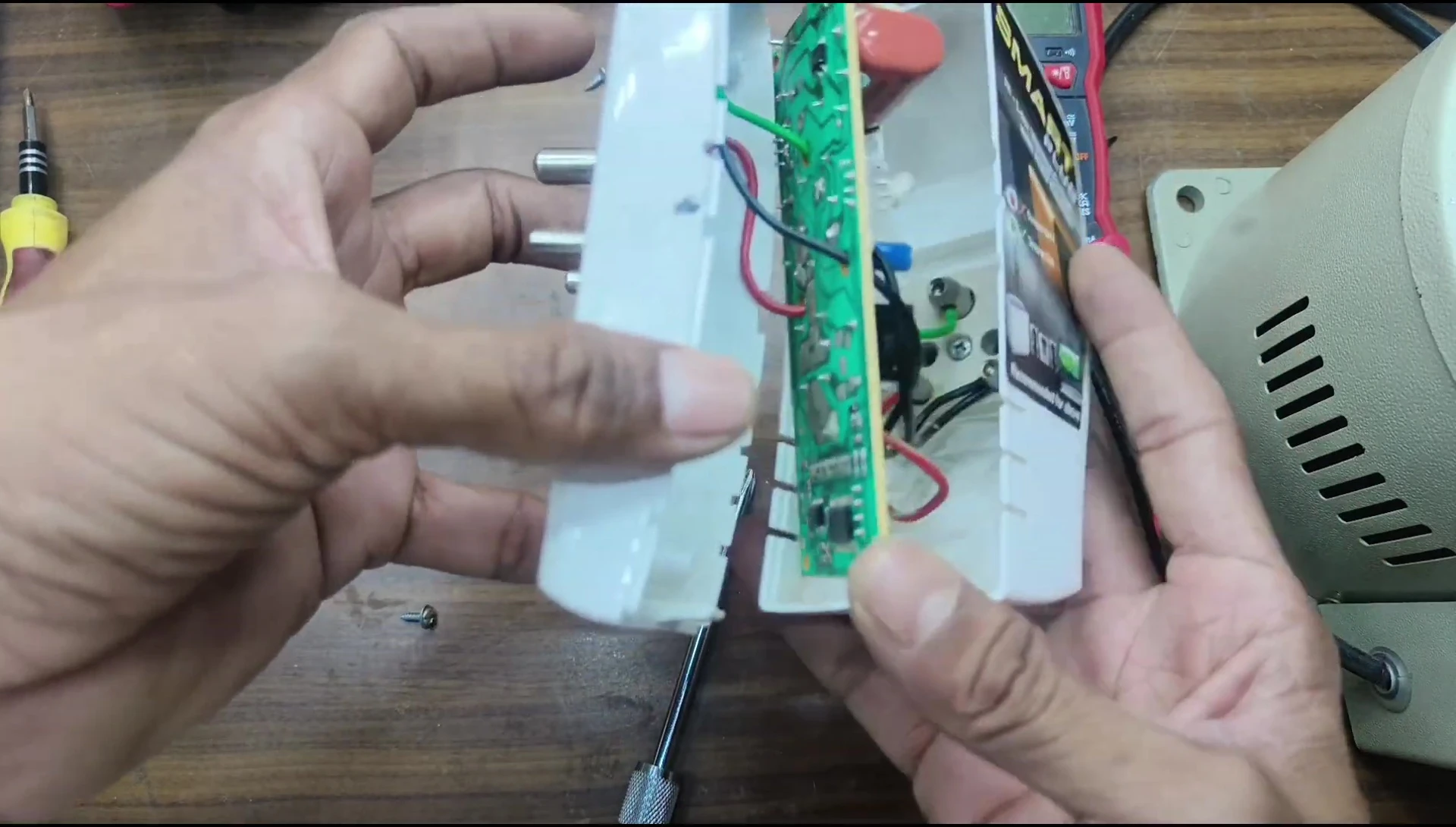 Screenshot highlighting the suspected zero-voltage crossing detector within the internal circuitry.