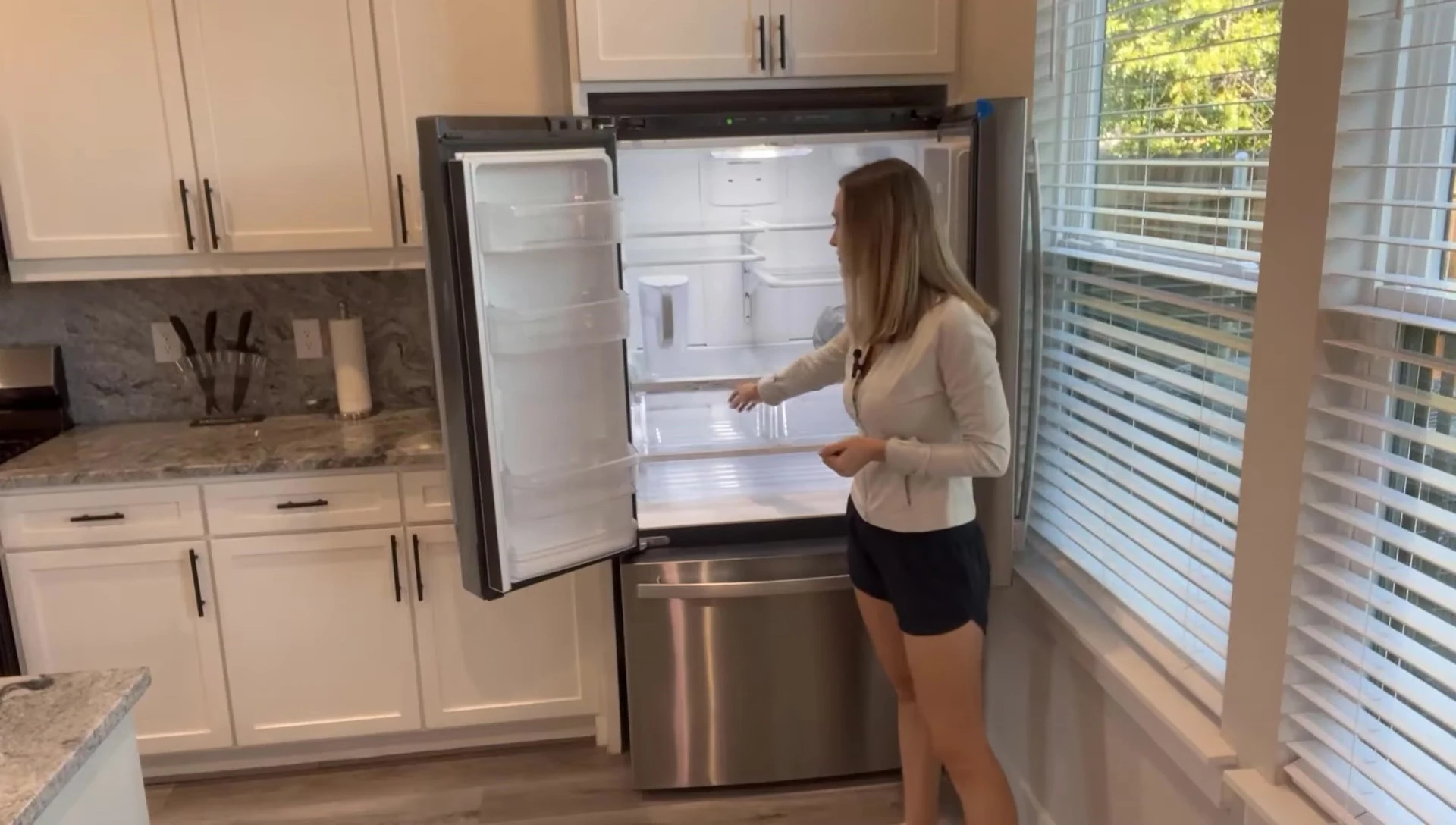 Fruit and vegetable crisper drawers
