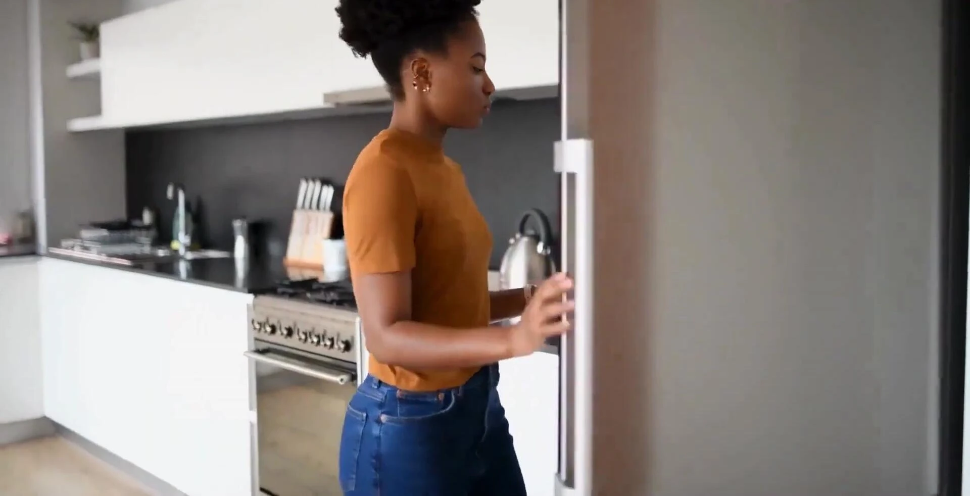 Image of the reversible door, showcasing its flexibility.
