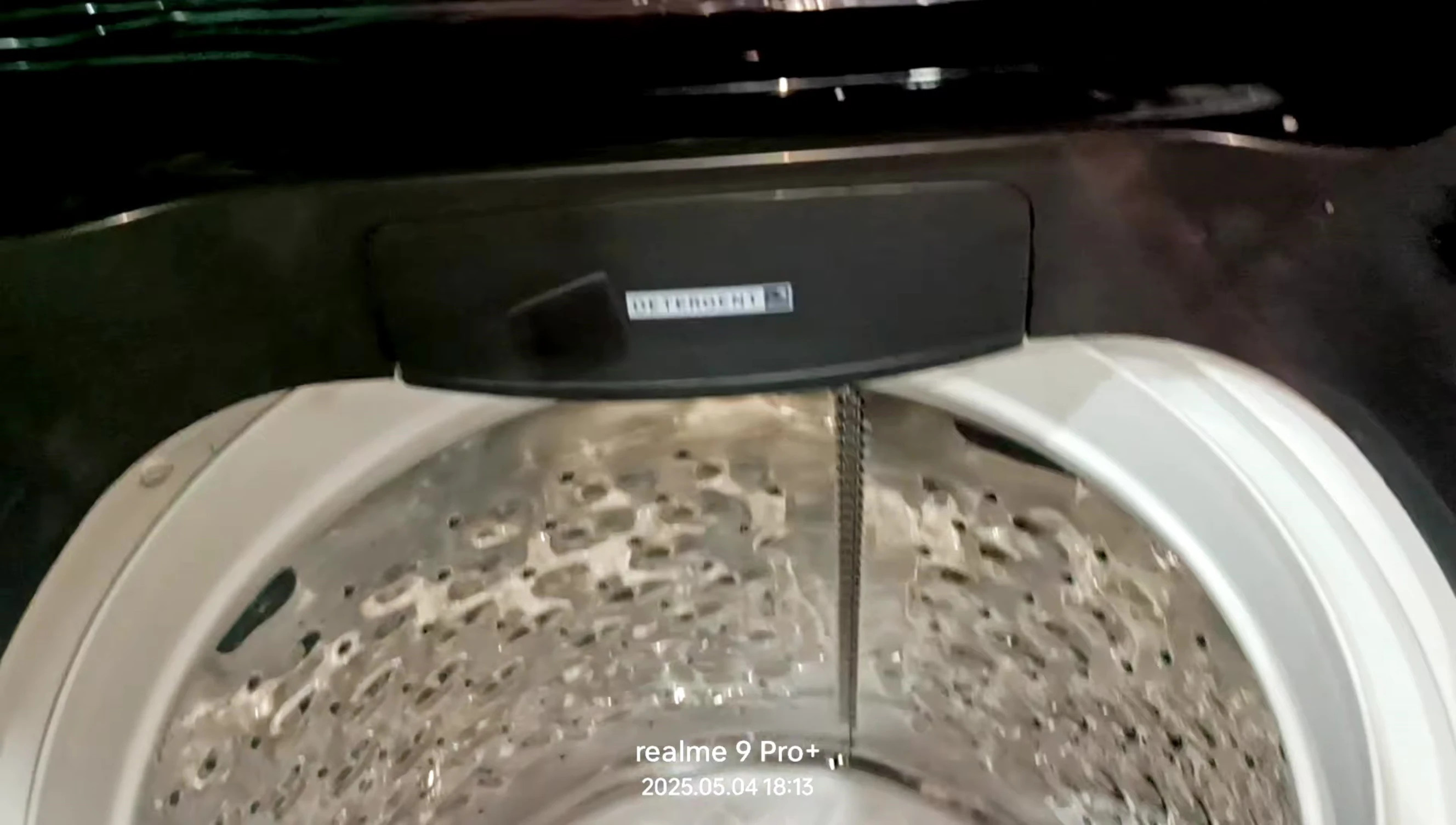 The reviewer showing the automatic fill and manual water level options.
